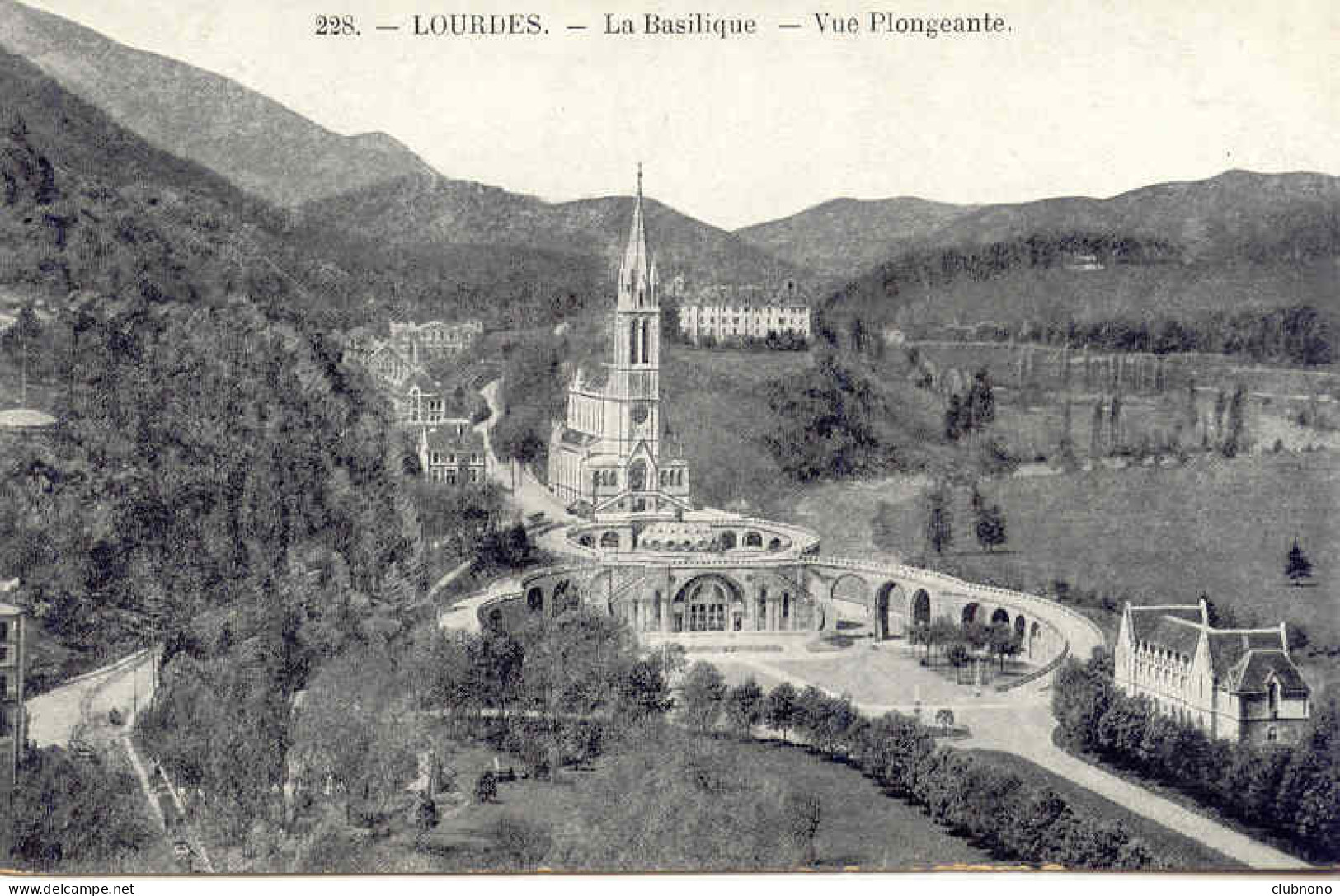 CPA - LOURDES - BASILIQUE VUE PLONGEANTE (IMPECCABLE) - Lourdes