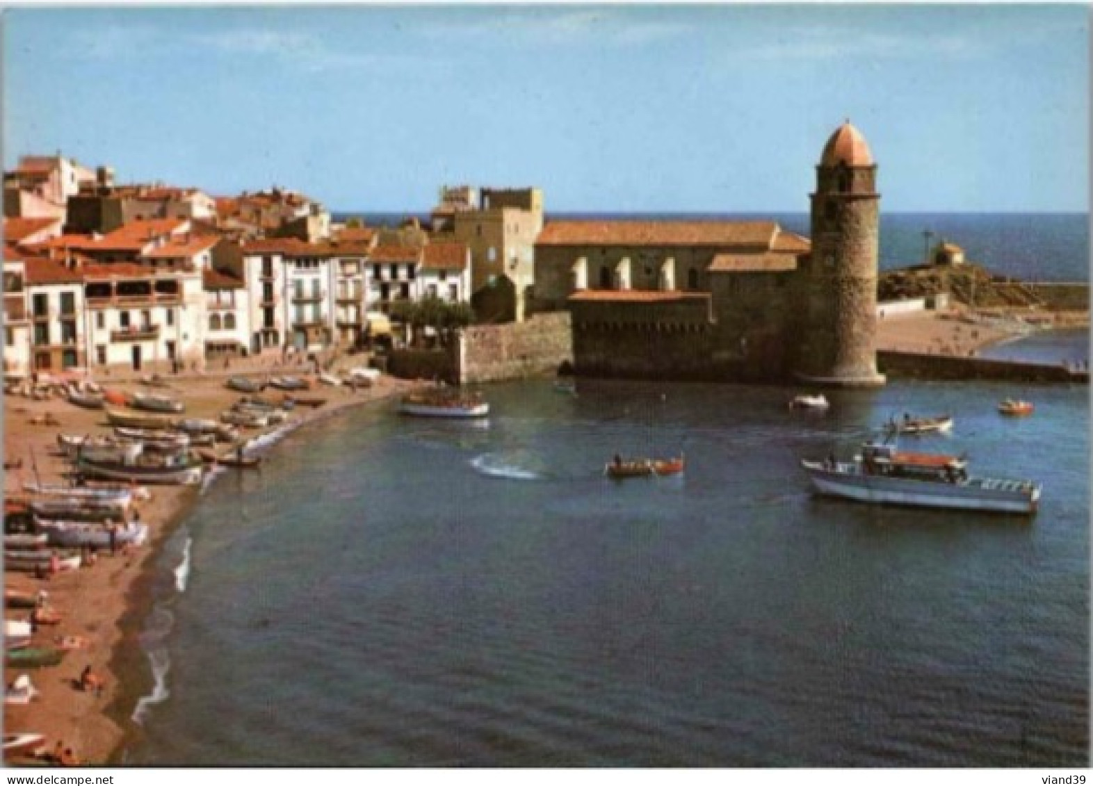 COLLIOURE. -  Le Port Et L'église St Vincent. .  -  Non Circulée - Collioure