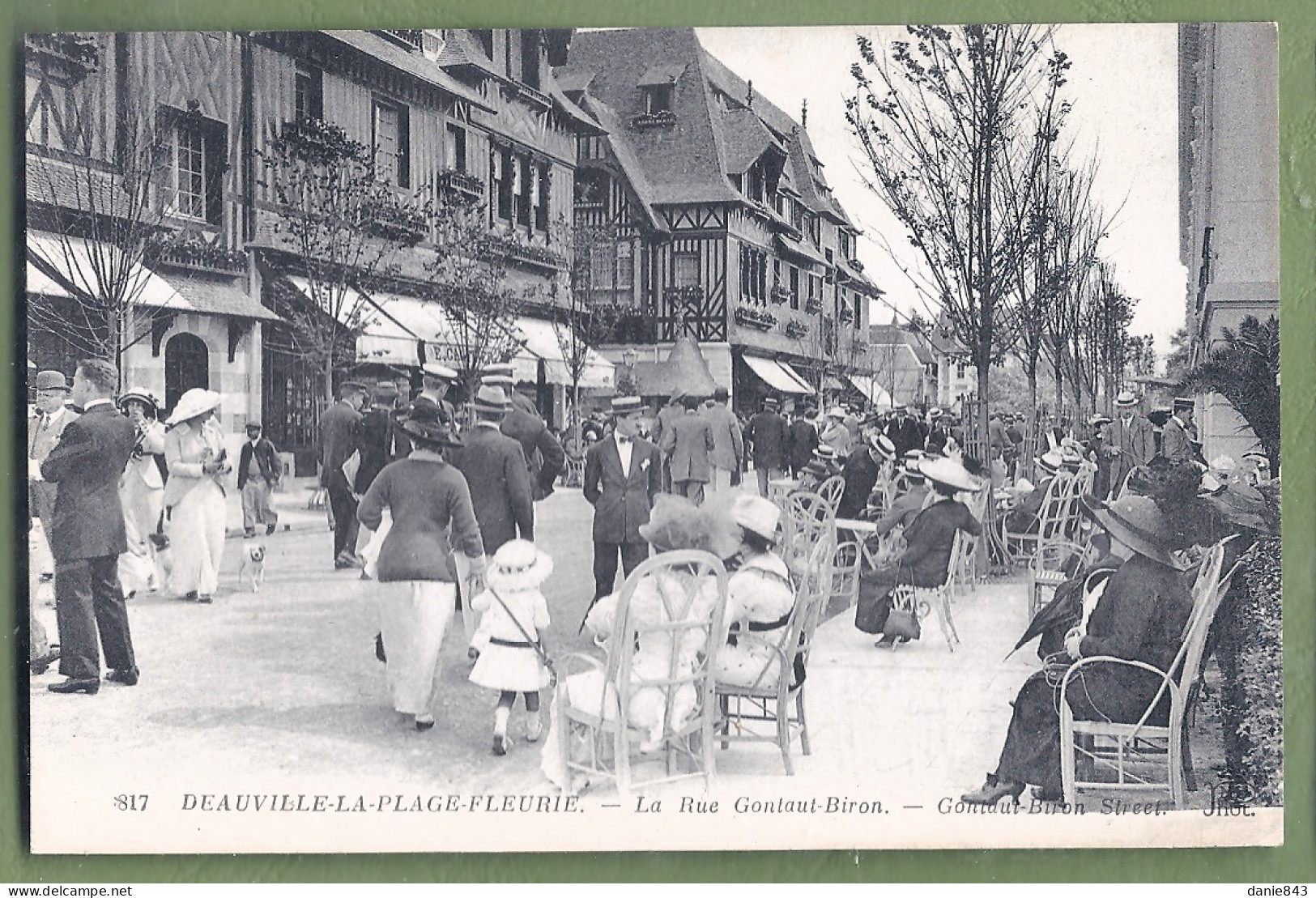 CPA  - CALVADOS - DEAUVILLE PLAGE FLEURIE - LA RUE GONTAUT BIRON - Belle Animation - Deauville