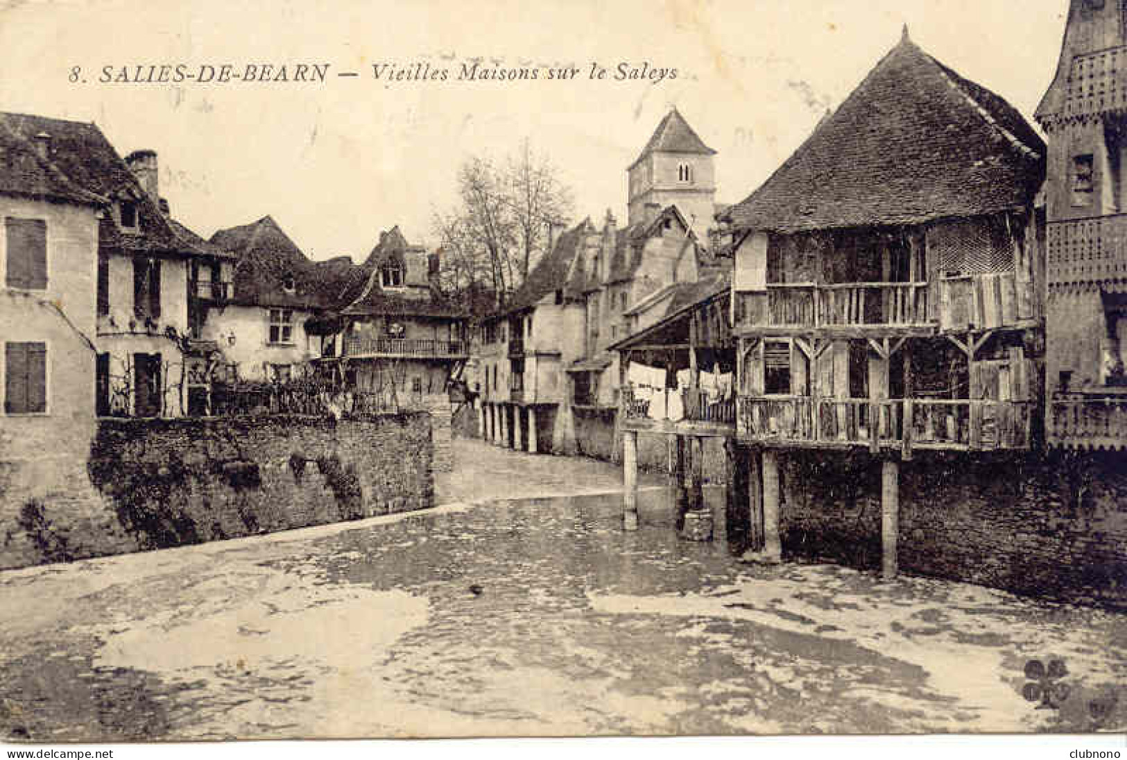 CPA - SALIES DE BEARN - VIEILLES MAISONS SUR LA SALEYS  (CARTE NOIR ET BLANC) - Salies De Bearn