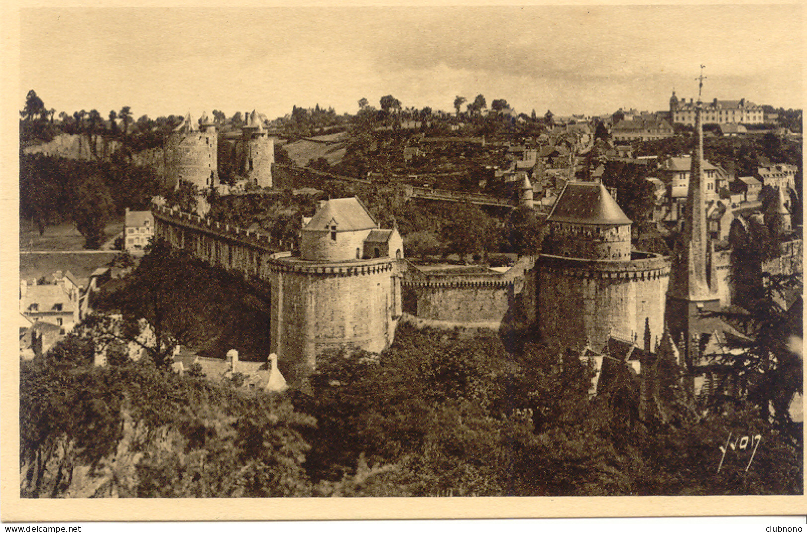 CPA - FOUGERES - VUE GENERALE DU CHATEAU (T.B.E.) - Fougeres