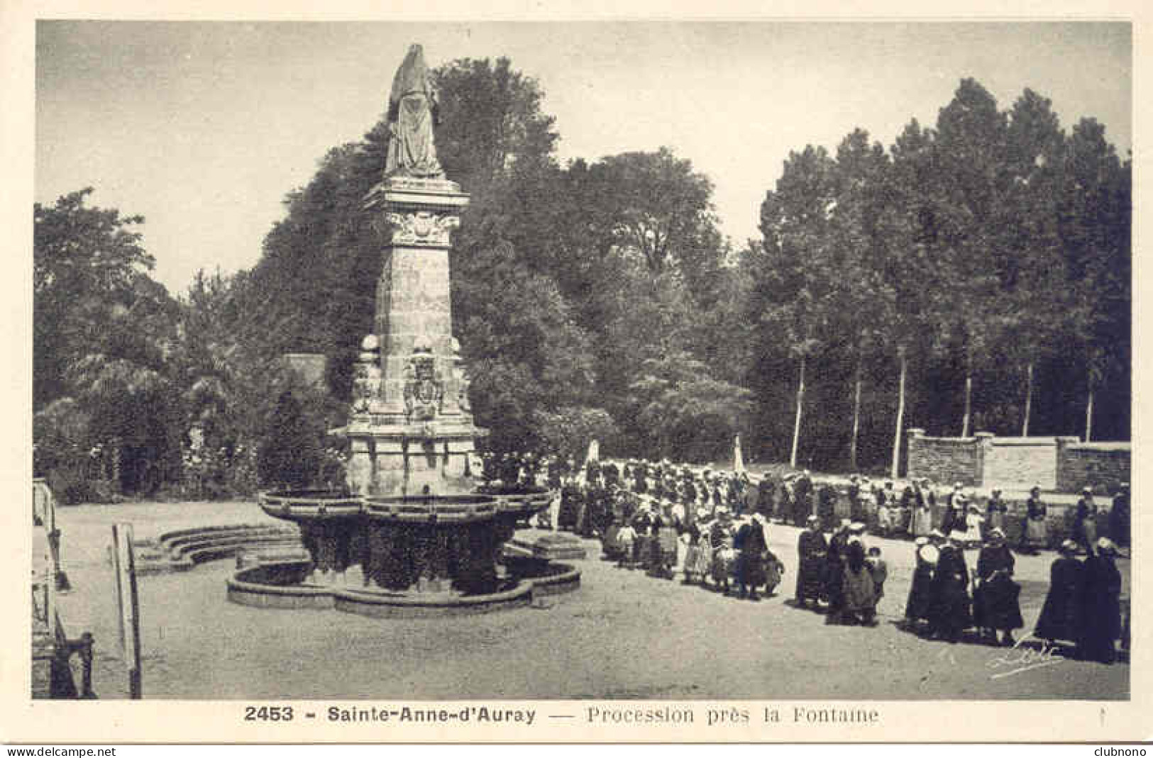 CPA - STE ANNE D'AURAY - PROCESSION PRES LA FONTAINE (IMPECCABLE) - Sainte Anne D'Auray