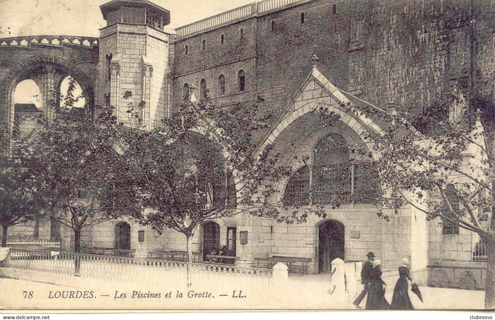 CPA - LOURDES - LES PISCINES ET LA GROTTE - Lourdes