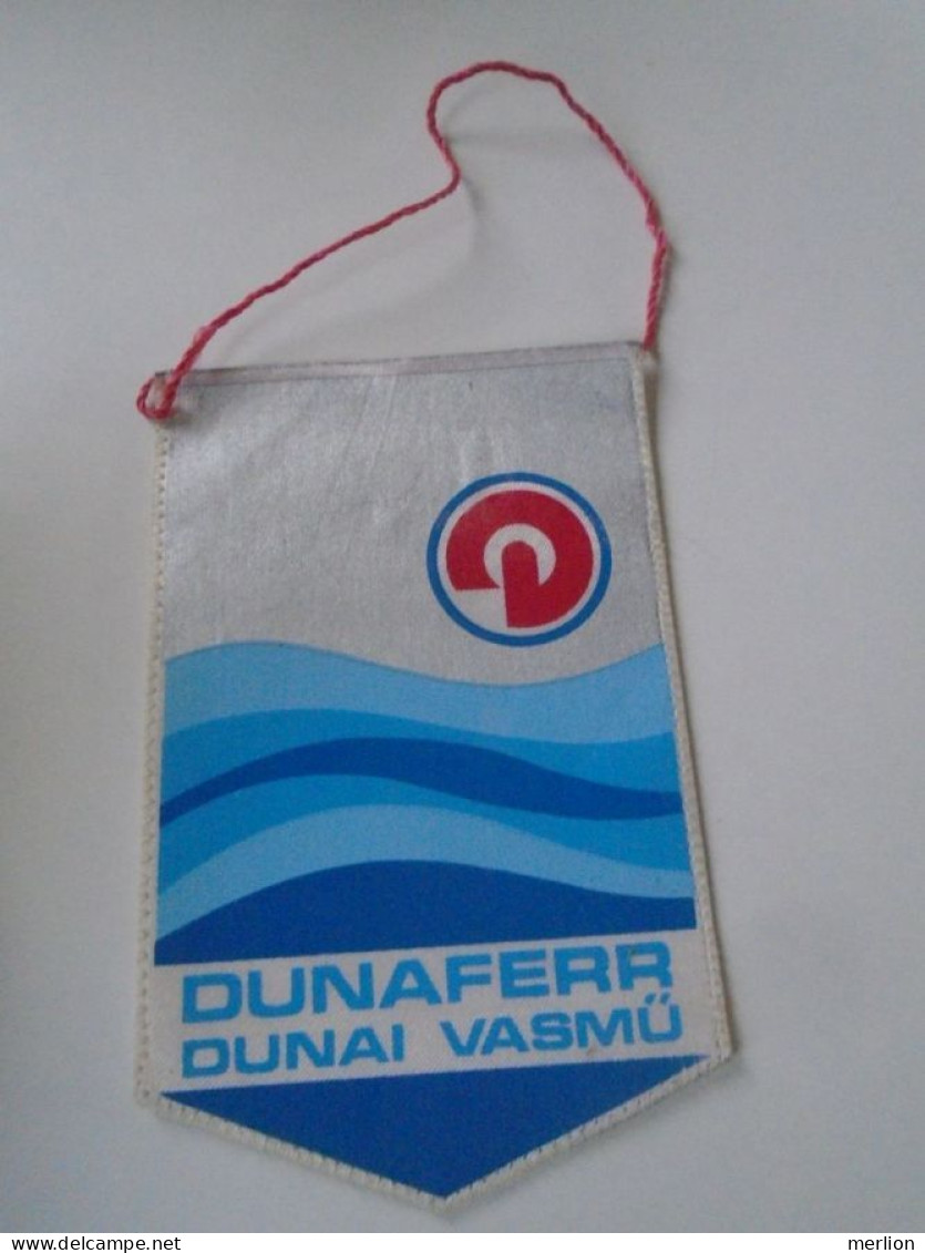 D202188  Soccer  Hungary -DUNAFERR -DUNAI  VASMŰ   -Wimpel - Pennon 1970-80 - 160 X 100 Mm - Habillement, Souvenirs & Autres
