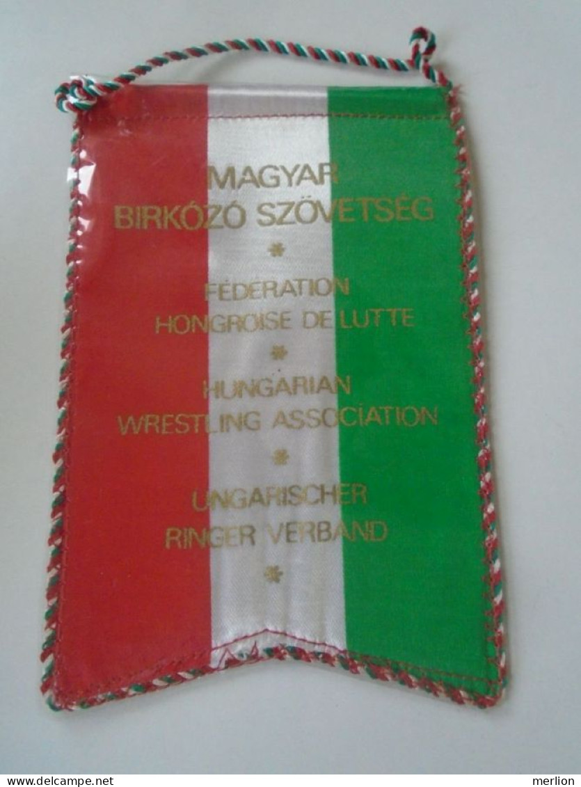 D202193    Hungary -MBSZ Wrestling Associatoin  - Lutter Ringen - Fanion -Wimpel - Pennon - Ca 1970  150  X 100 Mm - Habillement, Souvenirs & Autres