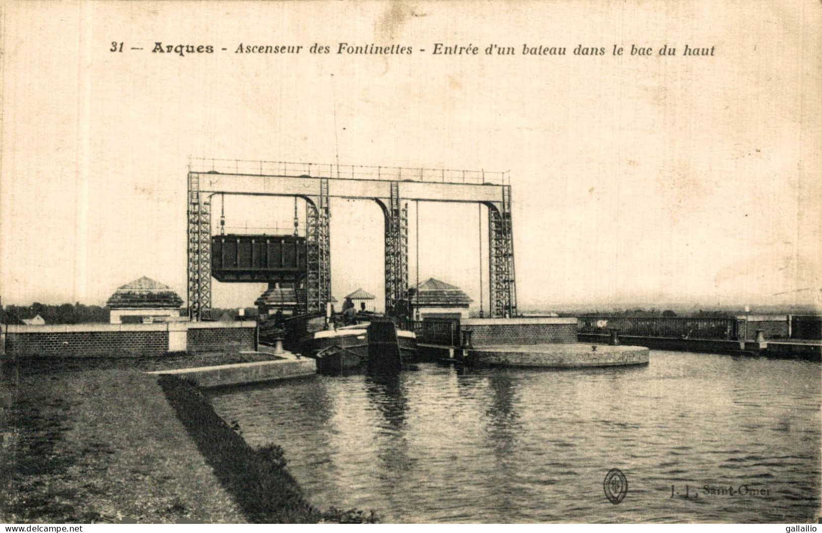 ARQUES ASCENSEUR DES FONTINETTES ENTREE D'UN BATEAU DANS LE BAC DU HAUT - Arques