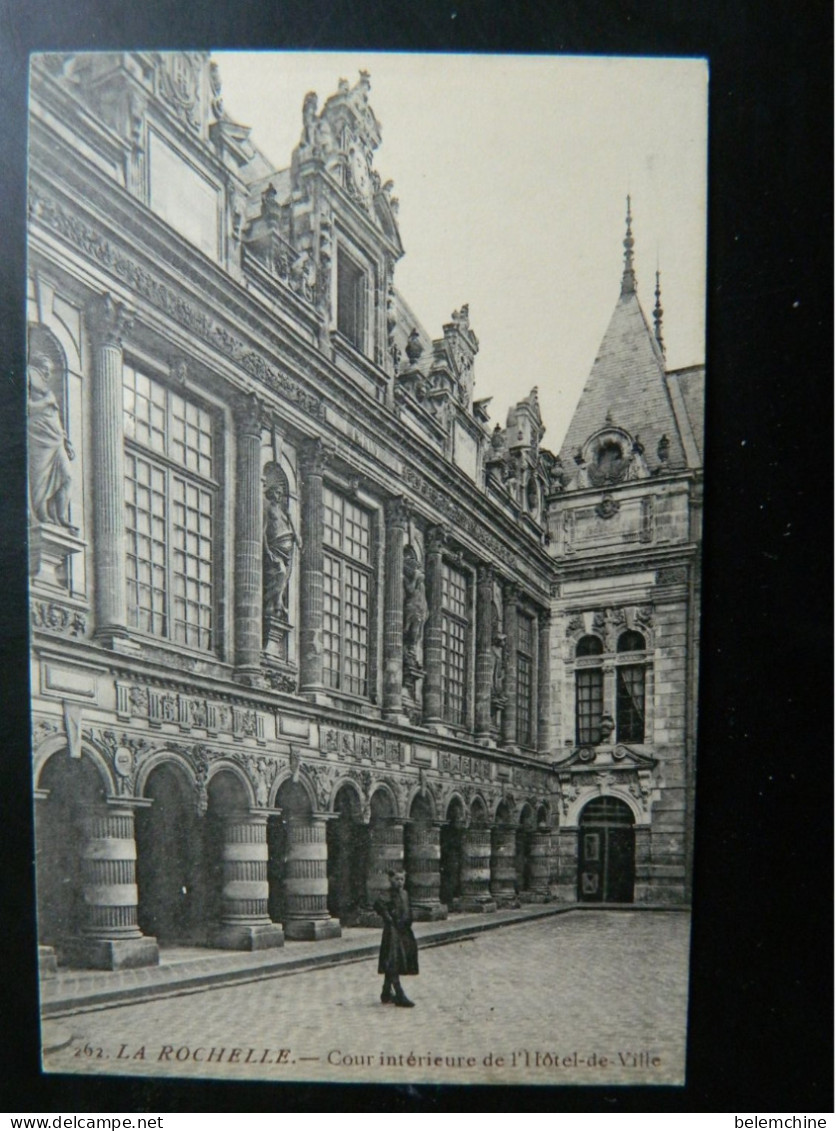 LA ROCHELLE                        COUR INTERIEURE DE L'HOTEL DE VILLE - La Rochelle