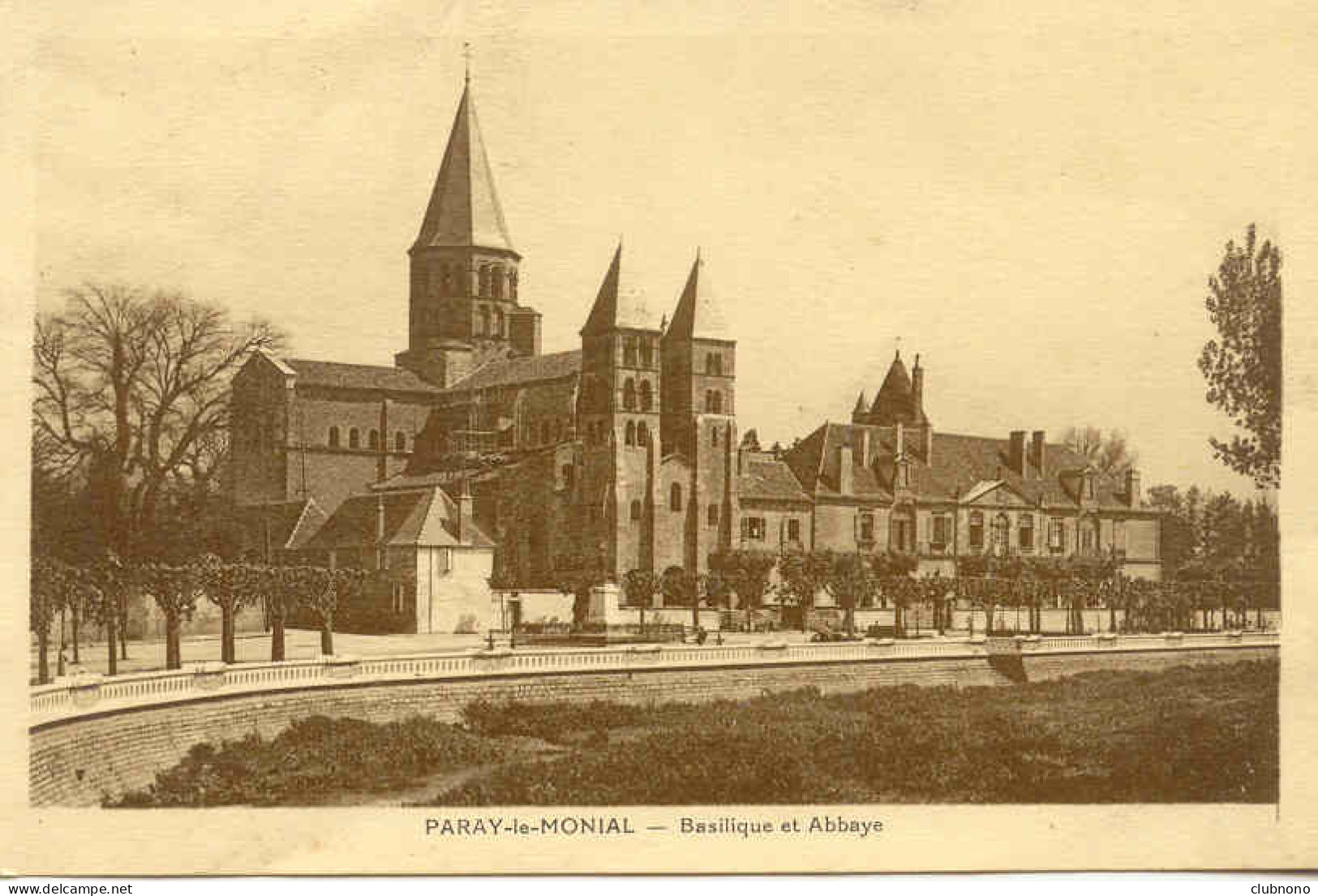 CPA - PARAY LE MONIAL - BASILIQUE ET ABBAYE - Paray Le Monial