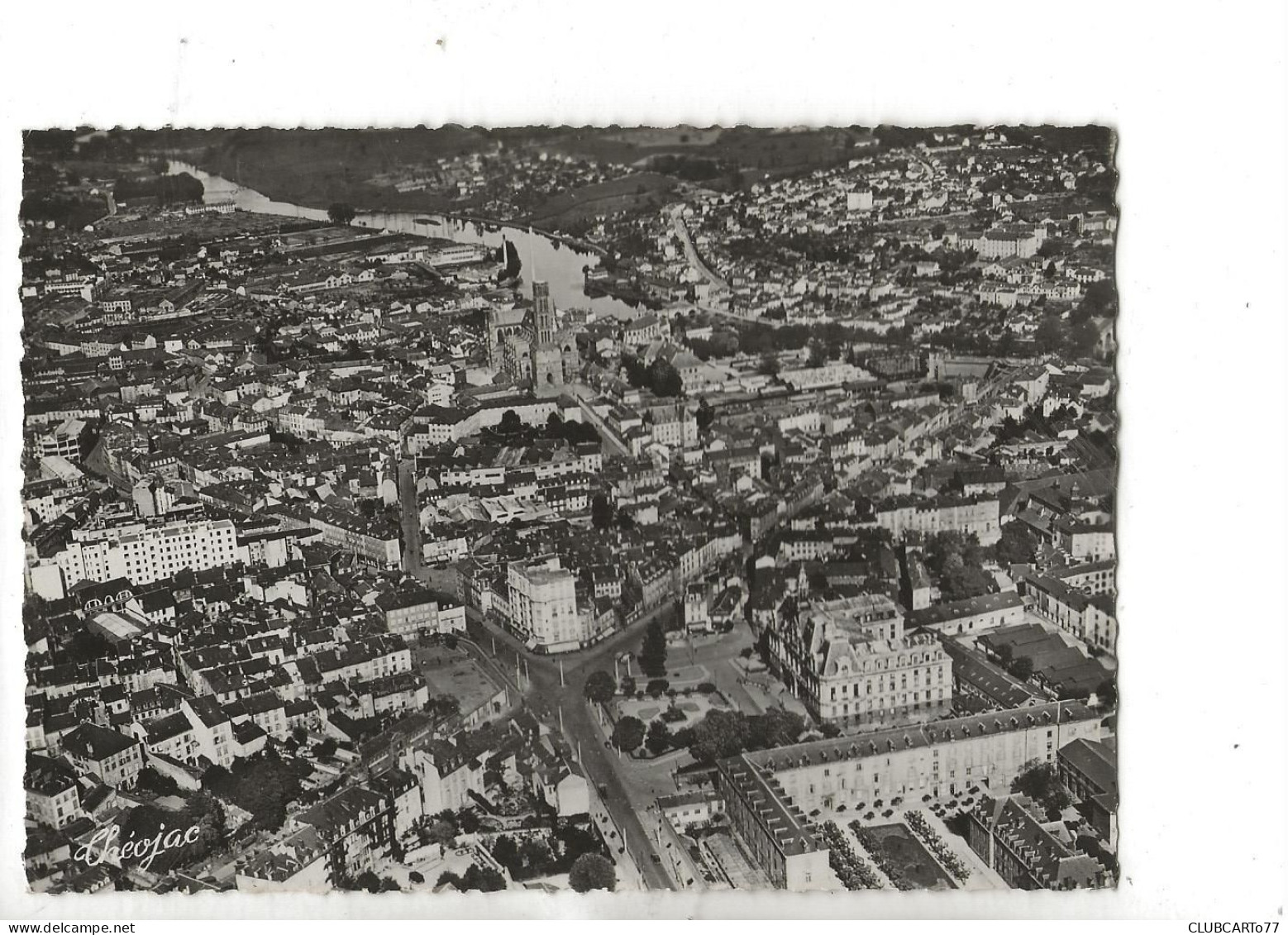 Limoges (87) : Vue Aérienne Générale Au Niveau Du Quartier De L'église Et De La Mairie En 1950 (animé) GF. - Limoges