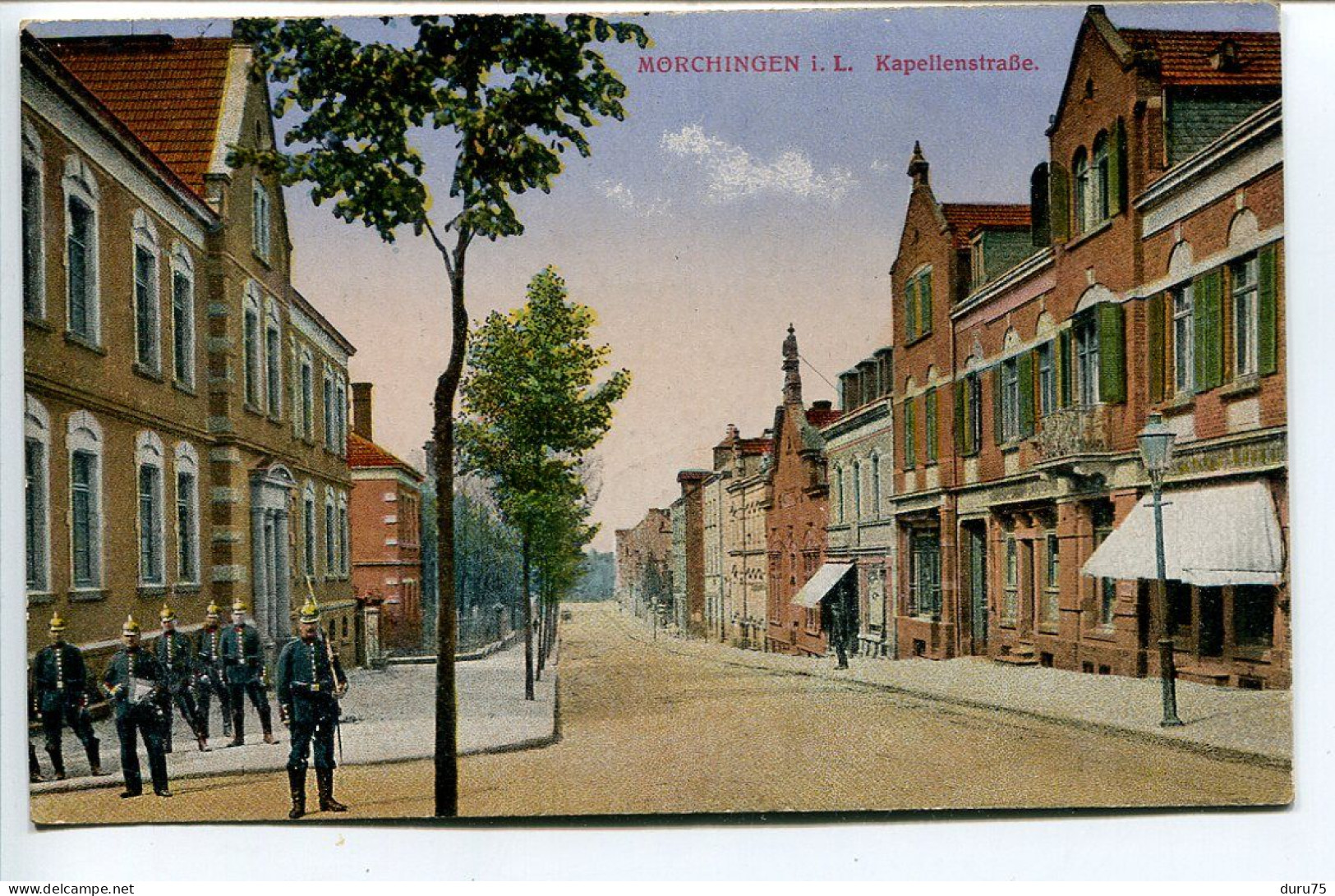 CPA Couleur Ecrite En 1918 * MORCHINGEN ( Morhange ) Kapellenstrabe ( Rue Animée Soldats Casques Pointe) Jul. Manias - Morhange