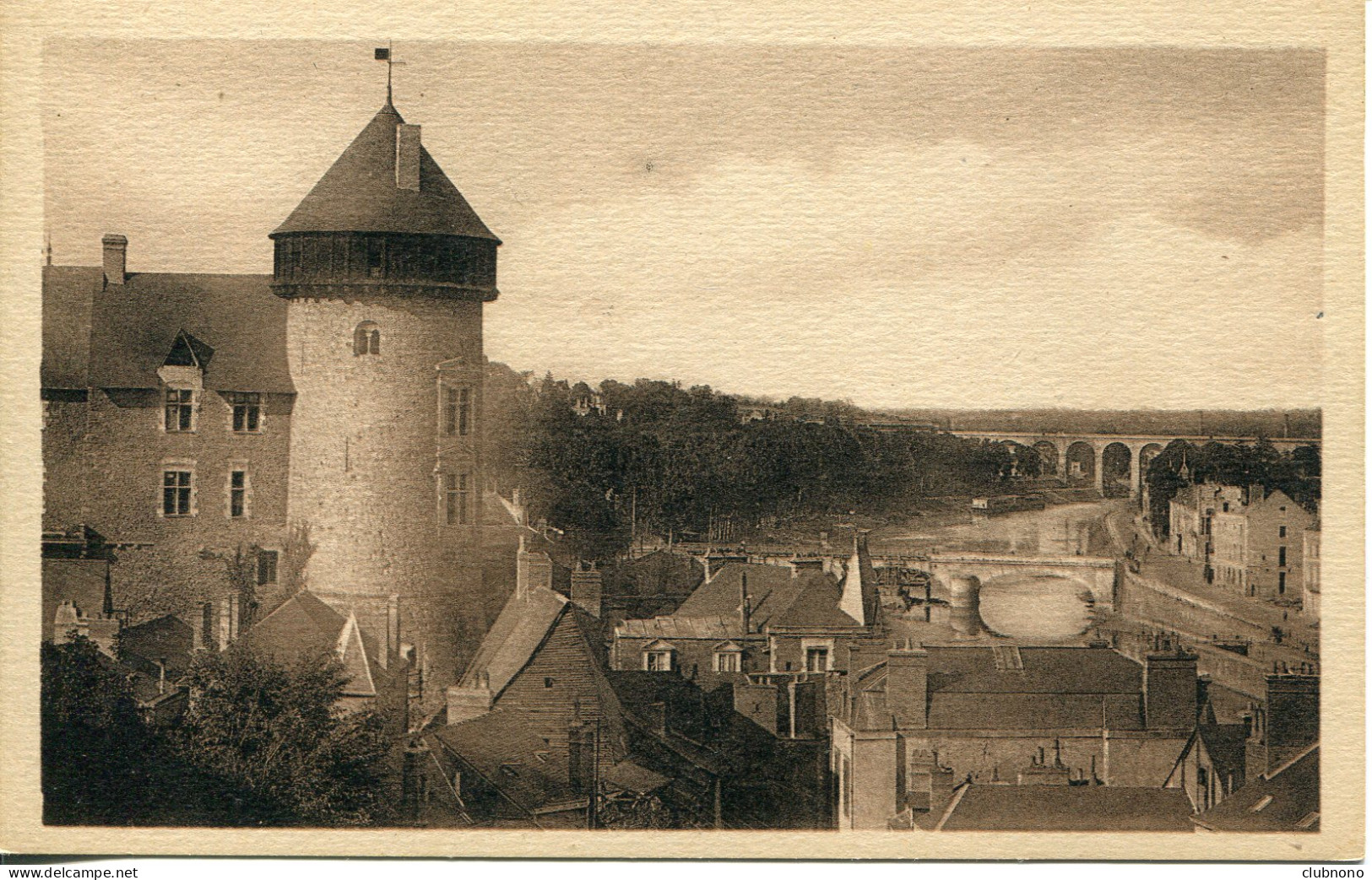 CPA - LAVAL - VUE GENERALE SUR LE CHATEAU ET LE VIADUC - Laval