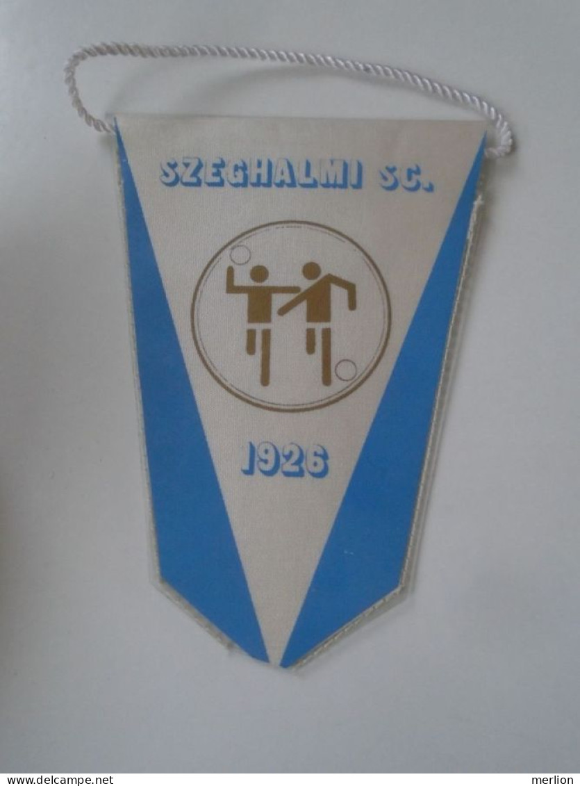 D202196  Soccer - Hungary - Szeghalmi SC -Szeghalom Handball 1926 - Fanion -Wimpel - Pennon - Ca 1970-80 140  X 100 Mm - Kleding, Souvenirs & Andere