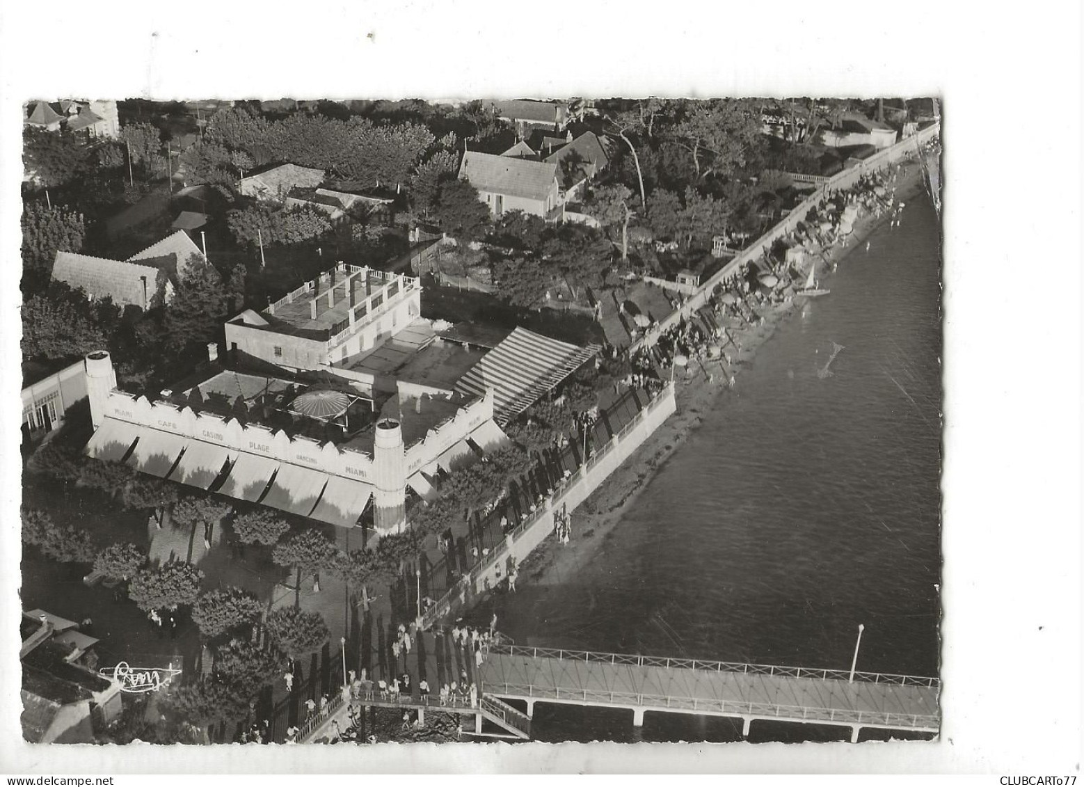 Andernos-les-Bains (33) : Vue Aérienne Générale Au Niveau De La Plage Du Restaurant "Le Miami" En 1950 (animé) GF. - Andernos-les-Bains