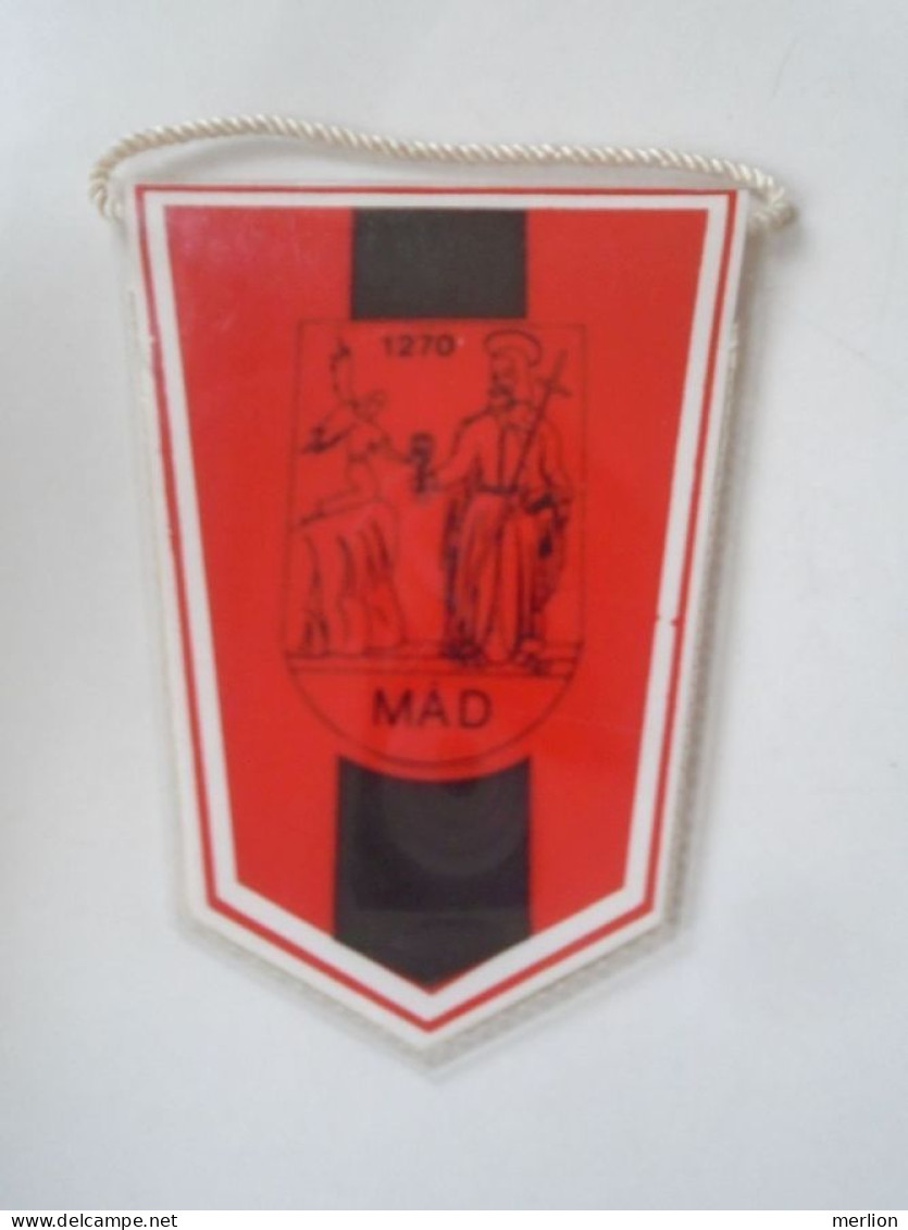 D202199   Soccer - Hungary -MÁD - MÁDI Bányász SE - Fanion -Wimpel - Pennon - Ca 1970-80 110  X 80 Mm - Kleding, Souvenirs & Andere