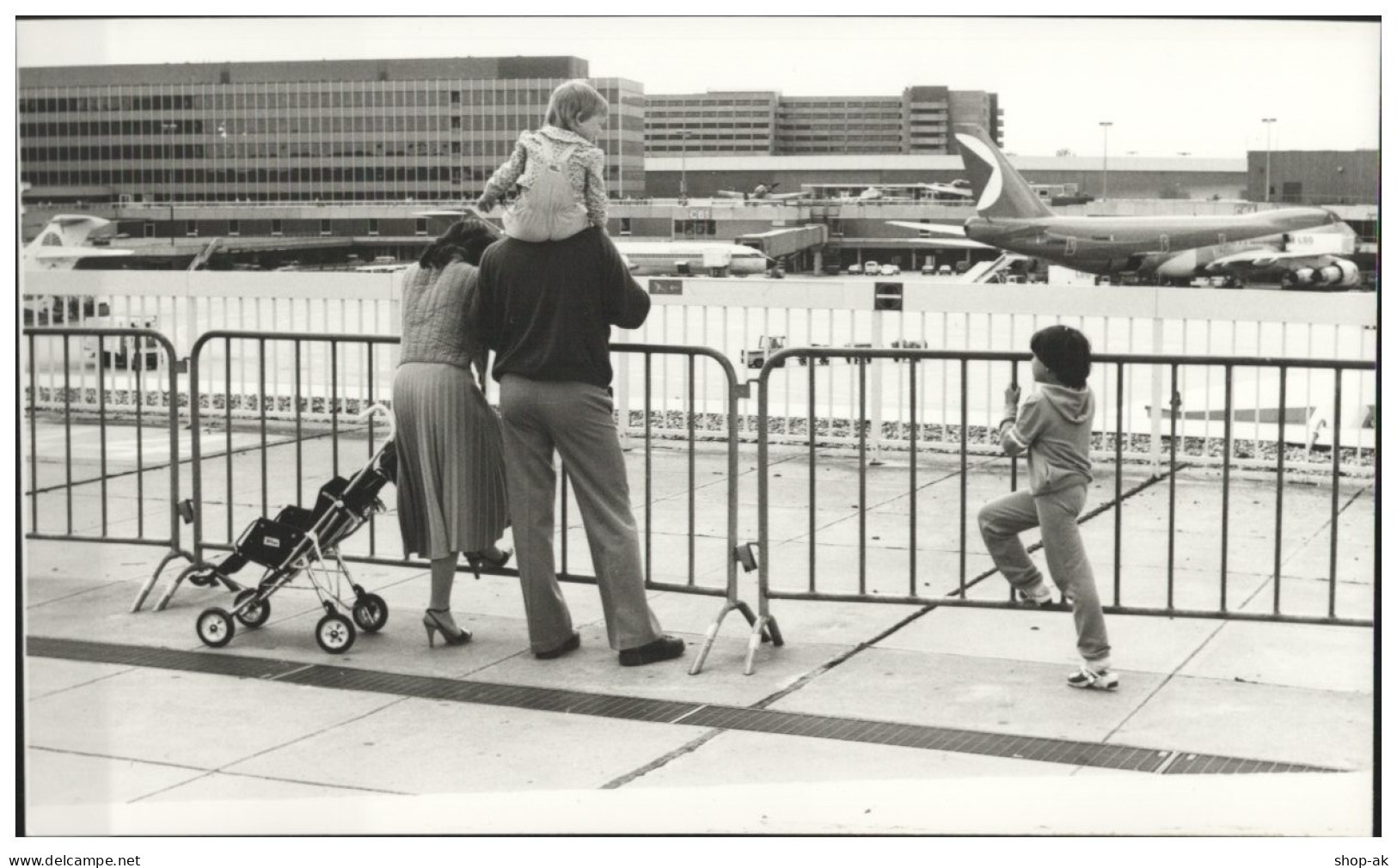 C5587/ Flughafen  Ort?  Foto 21 X 12,5 Cm 70er Jahre - Sonstige & Ohne Zuordnung