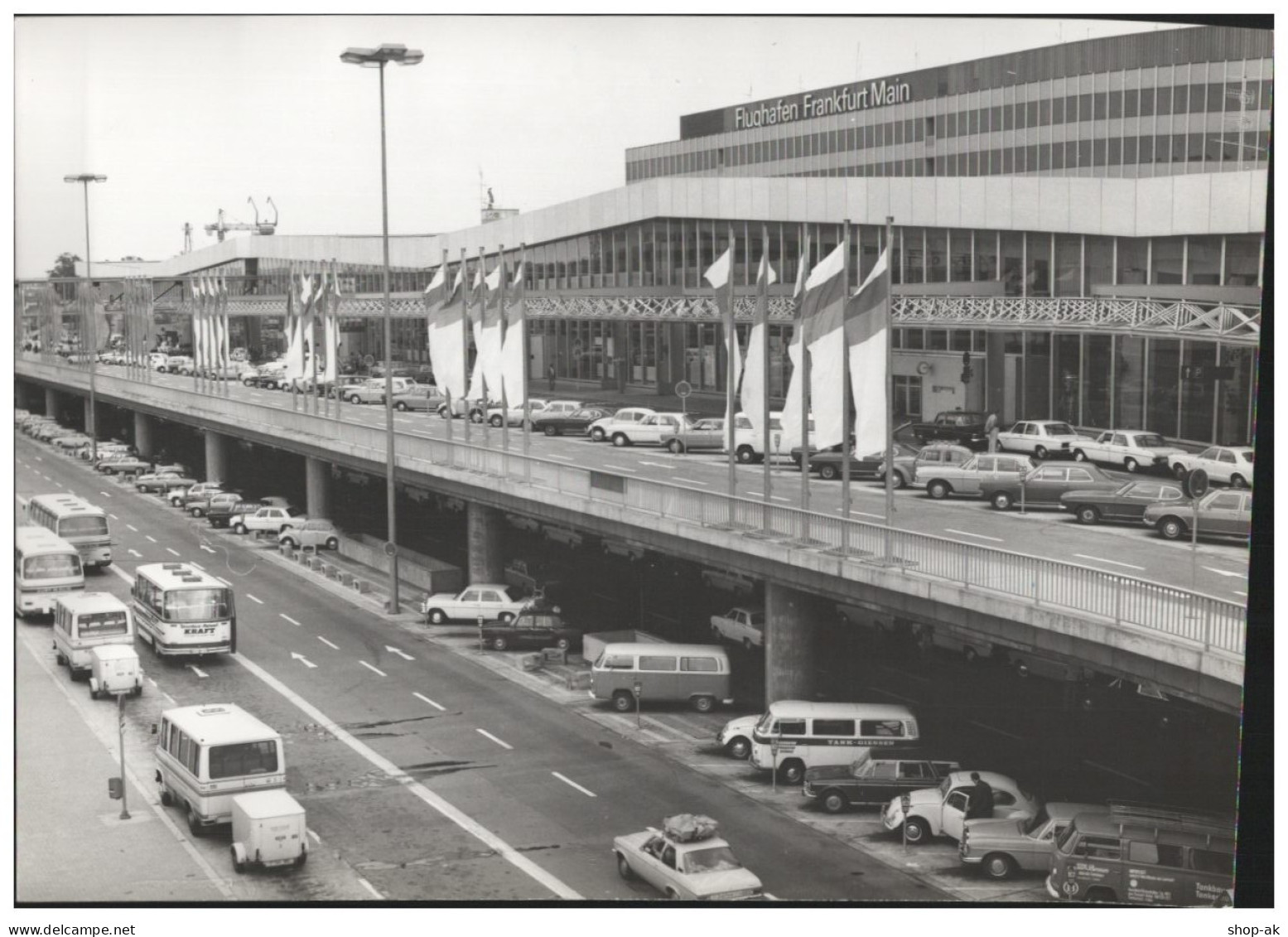 C5565/ Flughafen Frankfurt  Parkplatz Foto 21x15 Cm 70er Jahre - Other & Unclassified