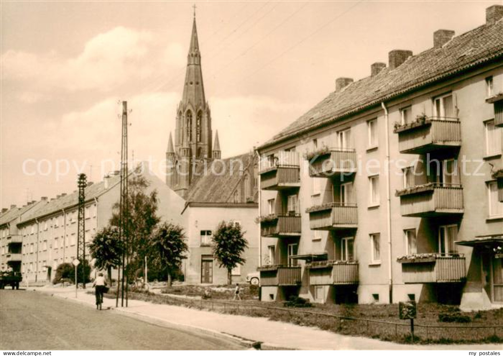 73853359 Demmin Mecklenburg Vorpommern Neubauten An Der Frauenstrasse Kirchturm  - Demmin