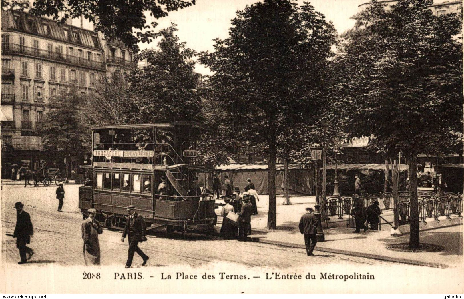 PARIS LA PLACE DES TERNES L'ENTREE DU METROPOLITAIN - Plazas