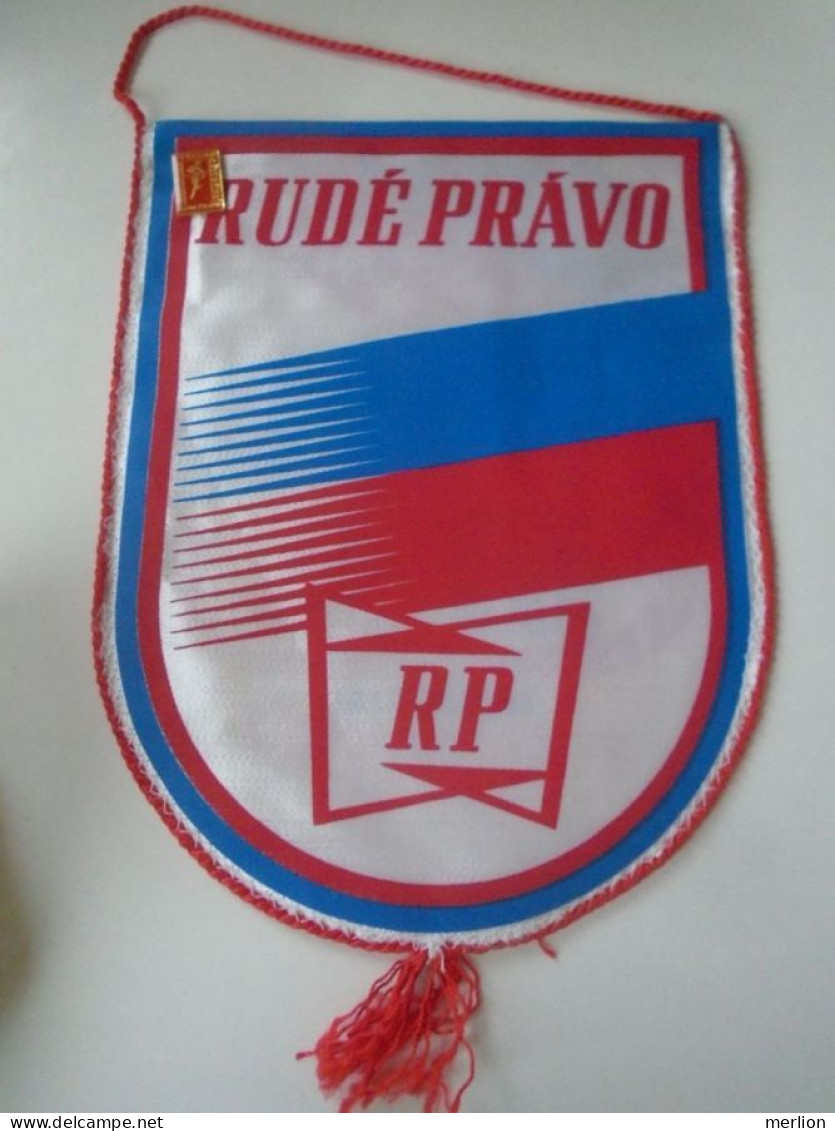 D202200  Czechoslovakia RUDE PRAVO - RP -Athletics - Sport  - Fanion -Wimpel - Pennon With Pin- Ca 1970-80 210  X 160 Mm - Athlétisme