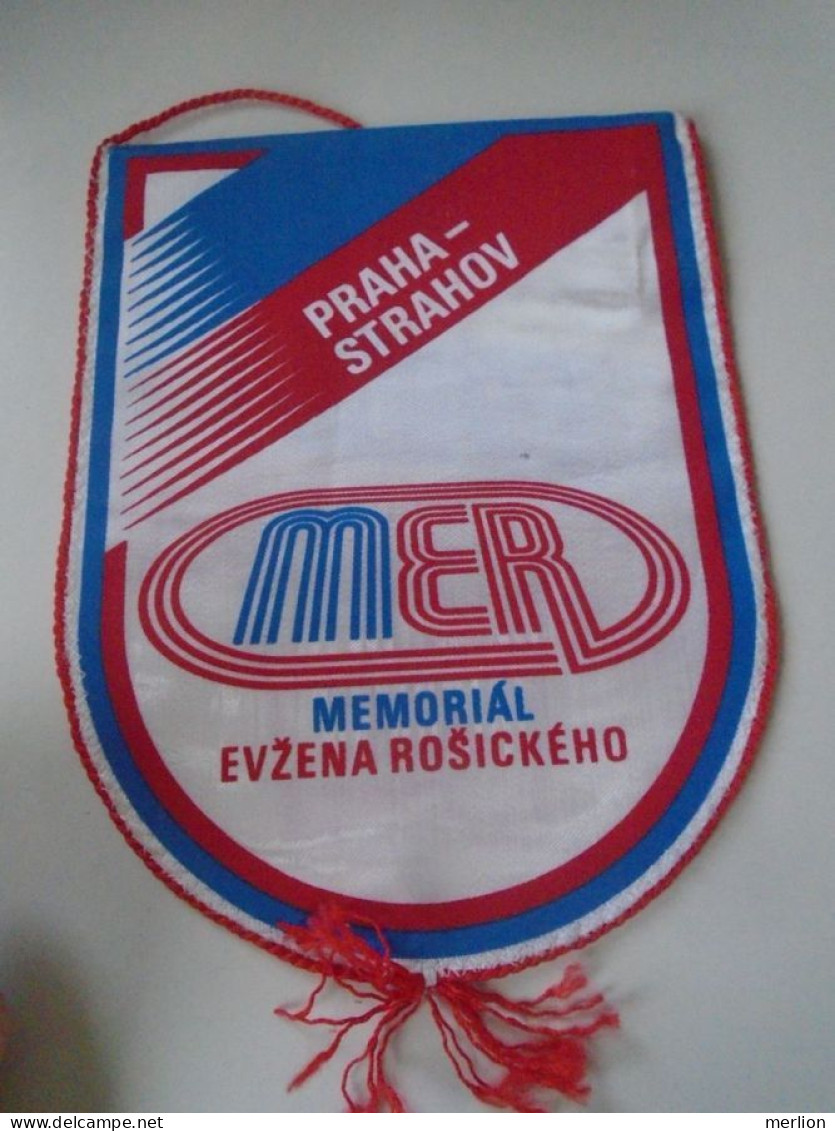 D202200  Czechoslovakia RUDE PRAVO - RP -Athletics - Sport  - Fanion -Wimpel - Pennon With Pin- Ca 1970-80 210  X 160 Mm - Atletica