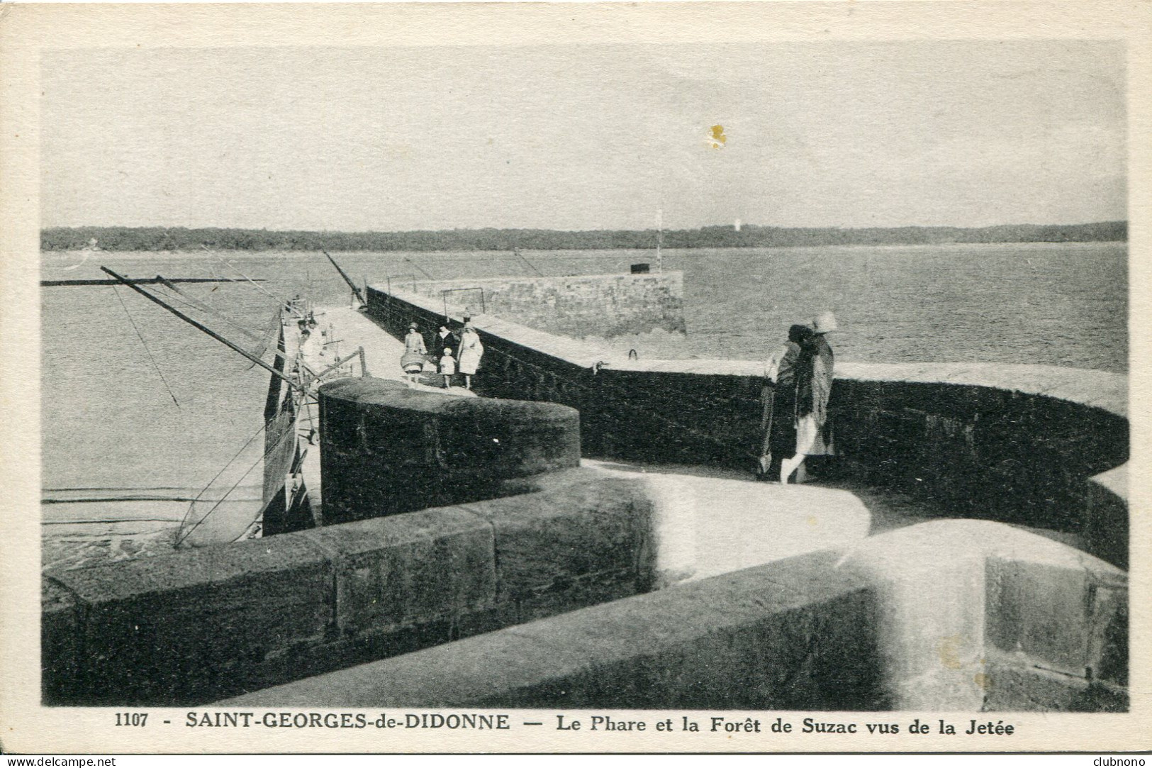 CPA - SAINT-GEORGES-DE-DIDONNE - LE PHARE ET LA FORET DE SUZAC VUS DE LA JETEE - Saint-Georges-de-Didonne