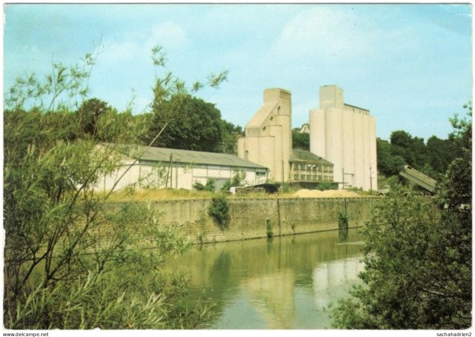 08. Gf. VOUZIERS. Le Silo Au Bord De L'Aisne. 618 - Vouziers