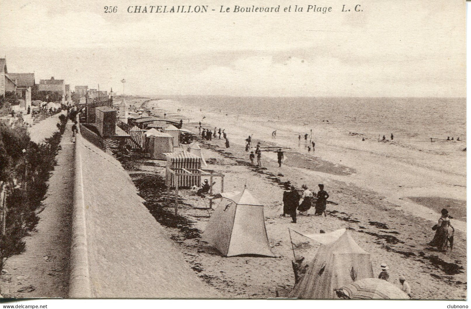 CPA - CHATELAILLON - BOULEVARD ET LA PLAGE - Châtelaillon-Plage