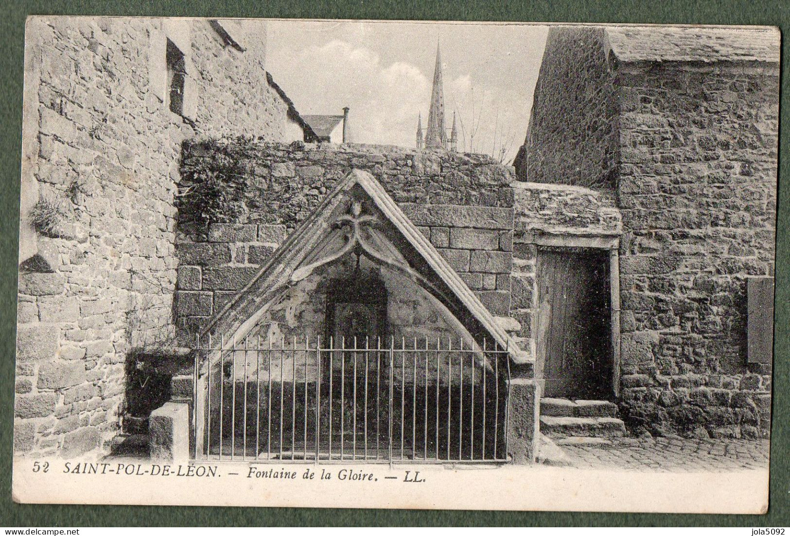 29 + SAINT-POL-DE-LEON - Fontaine De La Gloire - Saint-Pol-de-Léon