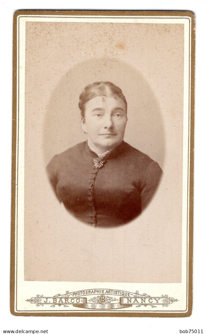 Photo CDV D'une Femme élégante Posant Dans Un Studio Photo A Nancy  Avant 1900 - Oud (voor 1900)