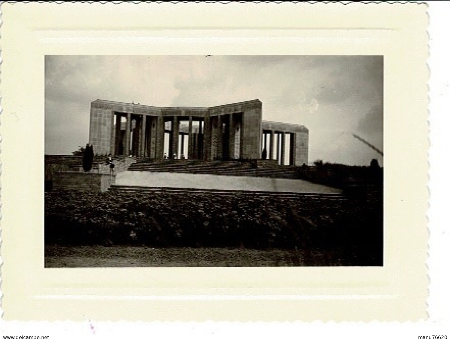 Ref 1 - Photo + Négatif : Musée De La Guerre à Bastogne  - Belgique . - Europa