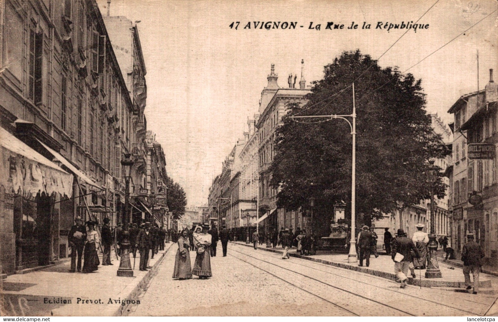 84 - AVIGNON / LA RUE DE LA REPUBLIQUE - Avignon