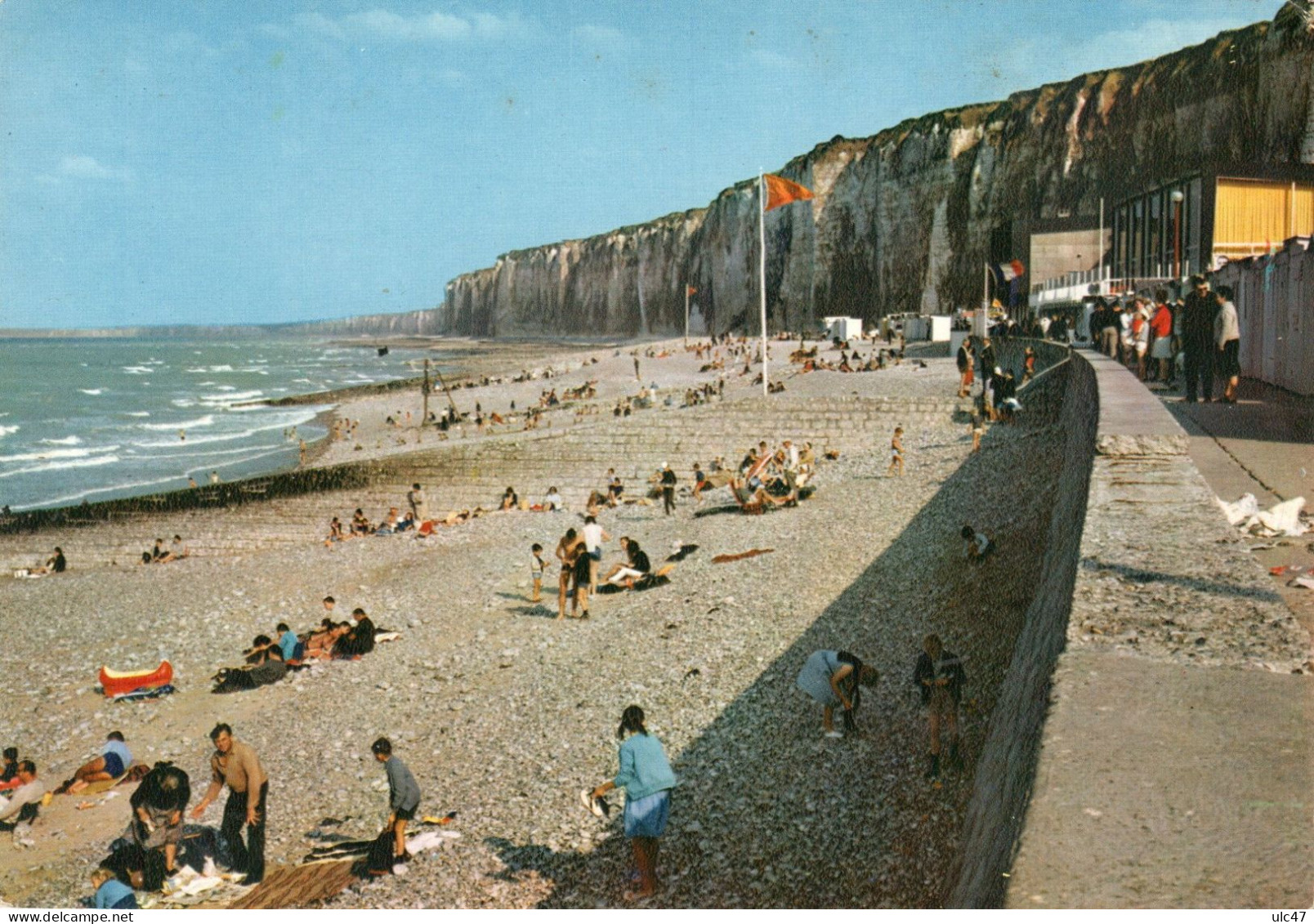 - 76 - SAINT-VALERY-EN-CAUX. - La Plage Et Les Falaises - - Saint Valery En Caux