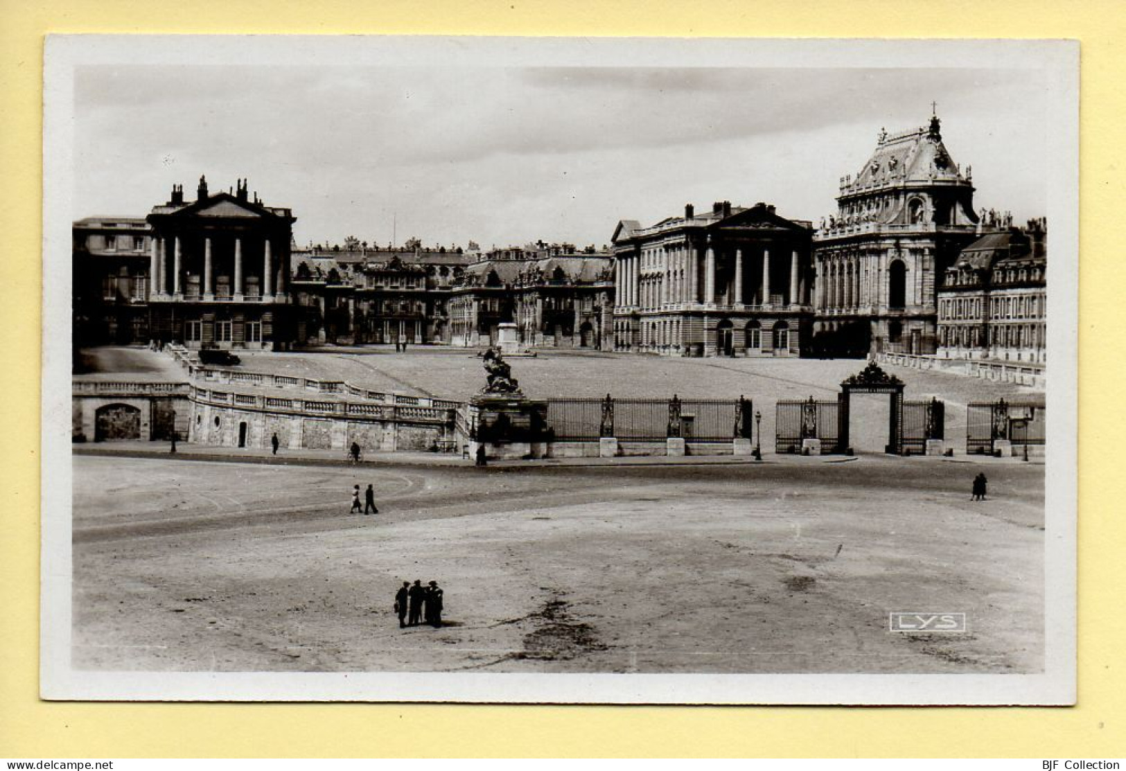 78. VERSAILLES – Façade Du Palais (animée) (voir Scan Recto/verso) - Versailles (Château)