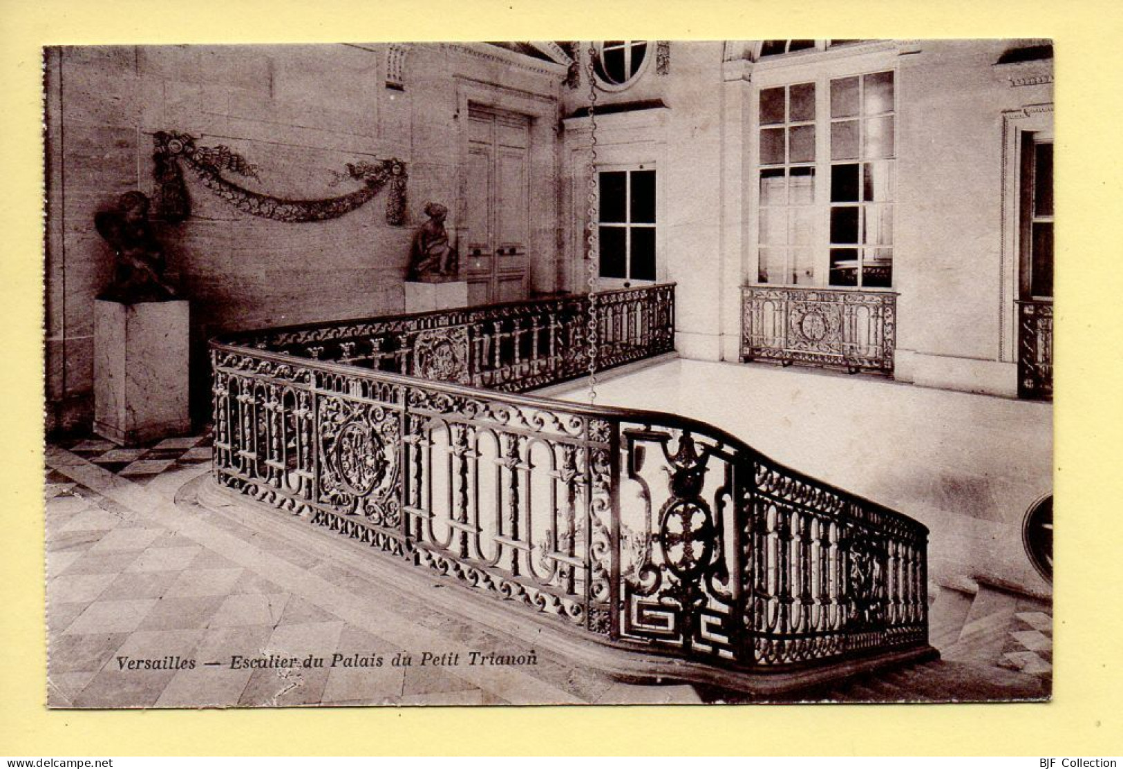 78. VERSAILLES – Escalier Du Palais Du Petit Trianon (voir Scan Recto/verso) - Versailles (Kasteel)