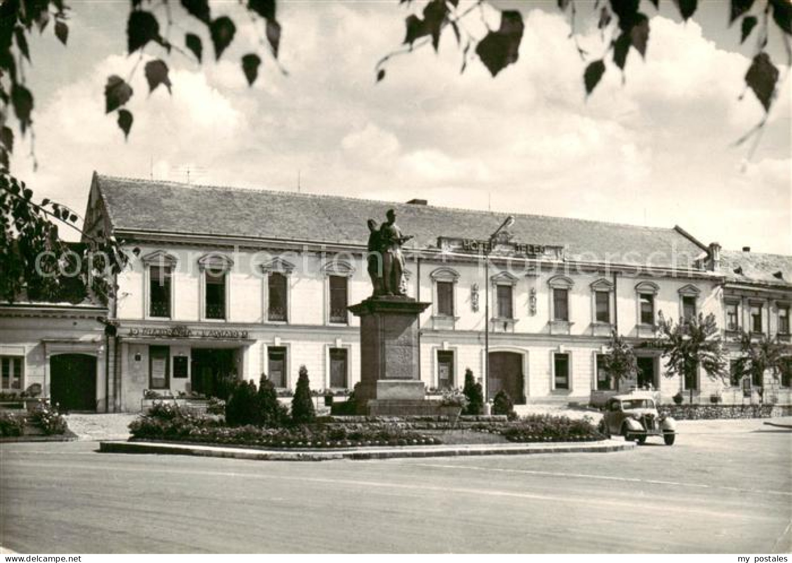 73852329 Hlohovec Slovakia Hotel Jelen Denkmal  - Slovaquie