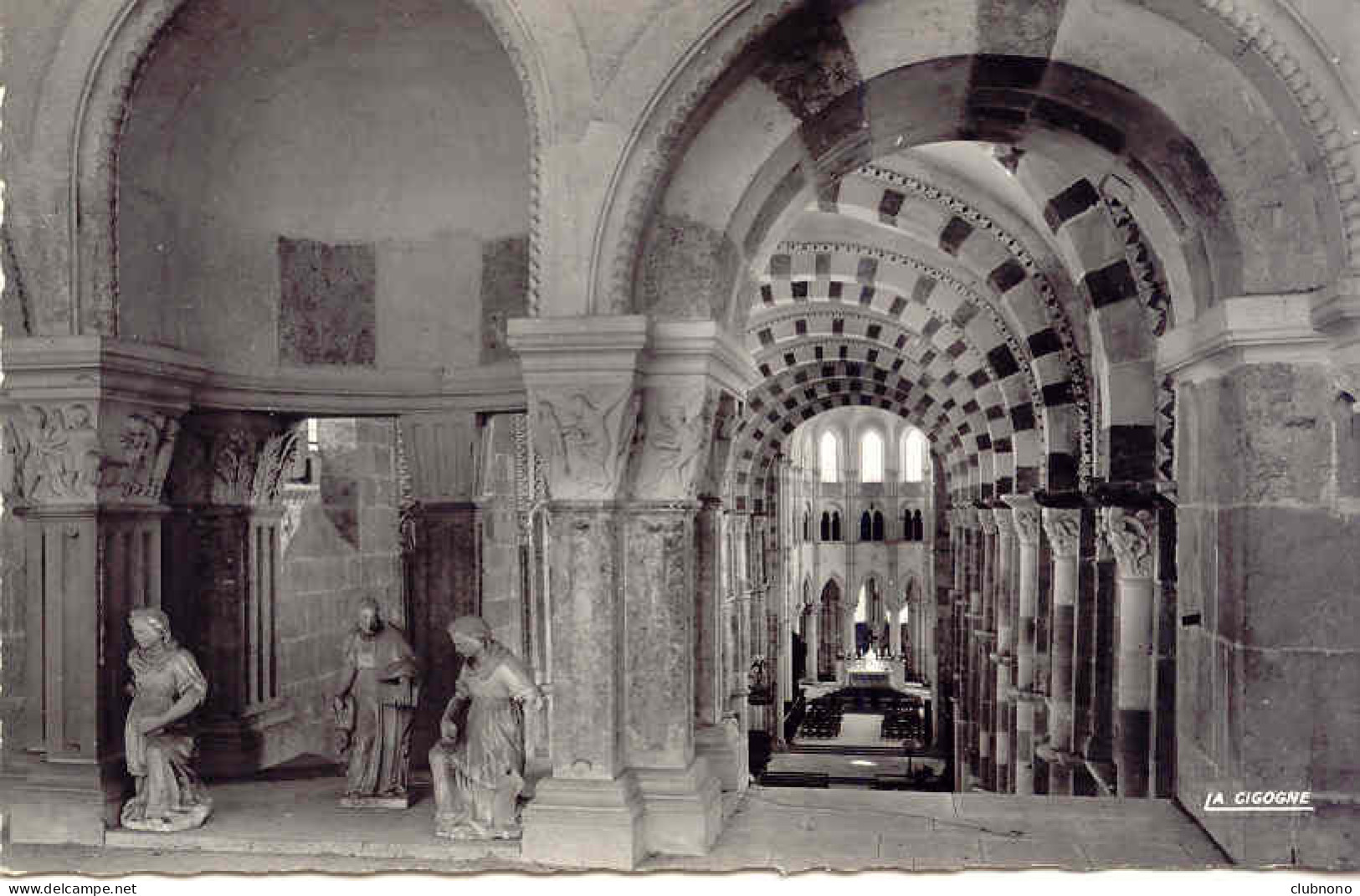 CPSM - VEZELAY - BASILIQUE STE MADELEINE - LA GRANDE NEF (ETAT PARFAIT) - Vezelay