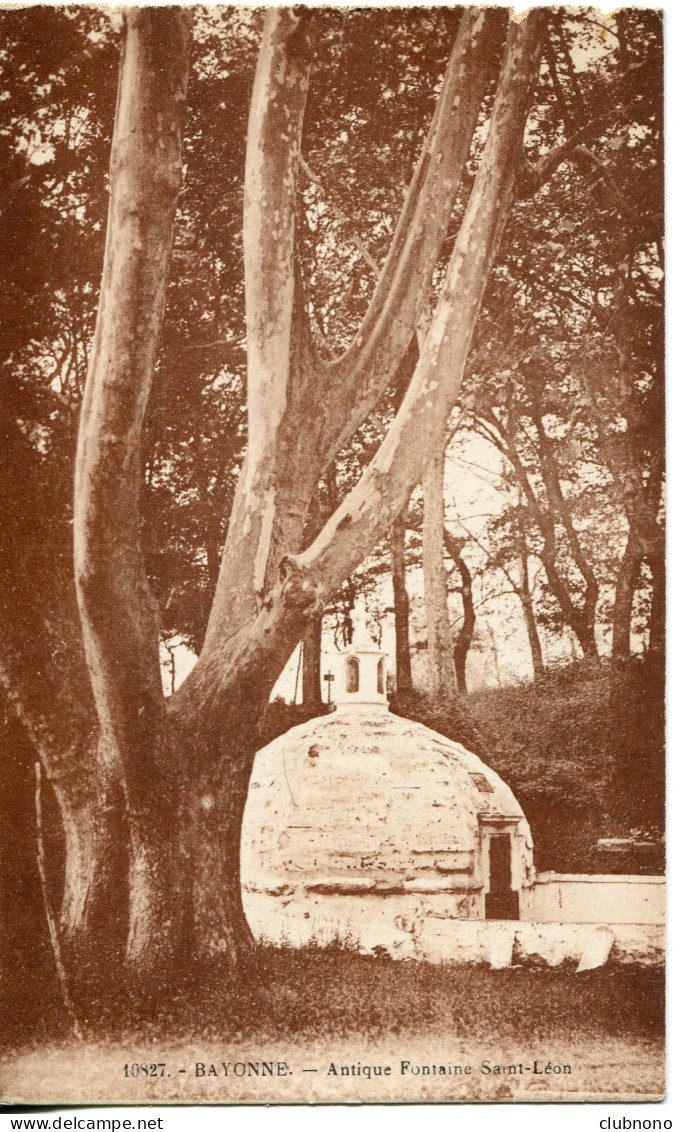 CPA -  BAYONNE - ANTIQUE FONTAINE SAINT-LEON - Bayonne