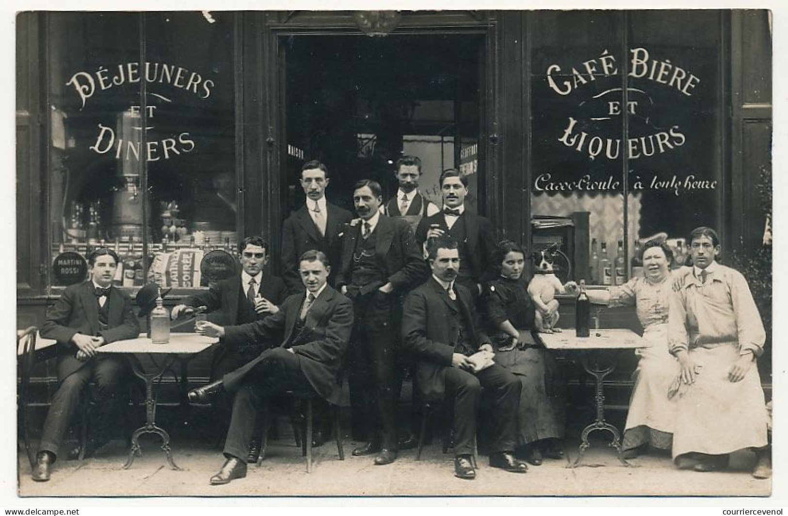 CPA Photo - Personnes Attablées Café Bière Et Liqueurs / Déjeuners Diners / Maison Geoffroy Therond Se - Non Localisée - Cafés