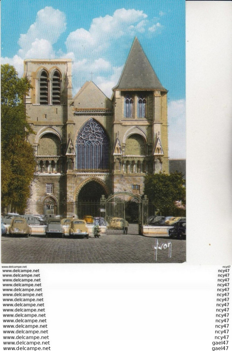 Lot 2 CPSM/gf (72) JOUE-en-CHARNIE. L'église, Horloge, Pub St Gobain / LE MANS. N.Dame Couture, 2CV, Scooter . ...U847 - Churches & Cathedrals