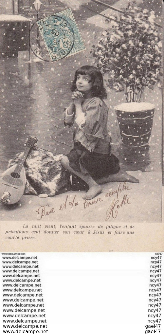 CPA  ENFANTS.   Fillette Joueuse De Mandoline Priant Dans La Neige Pieds Nus.. ...T511 - Taferelen En Landschappen