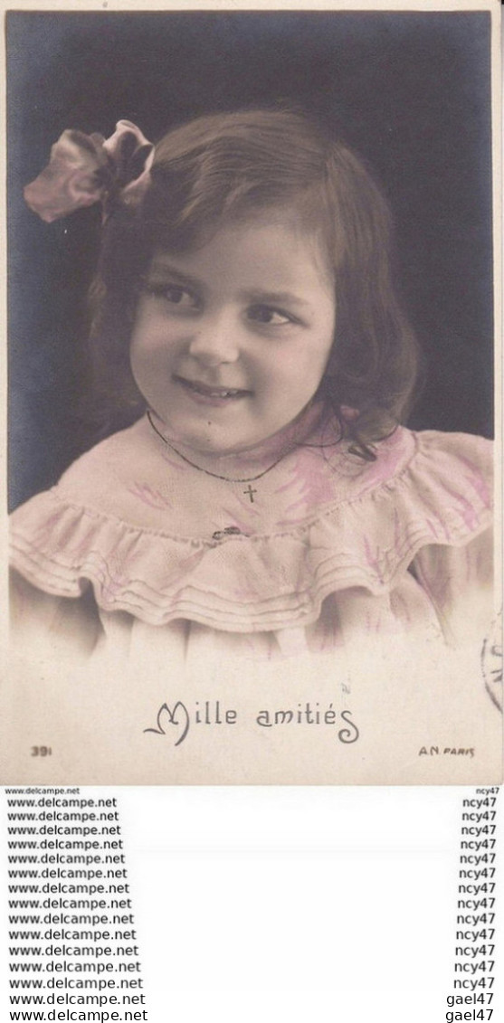 CPA   ENFANTS.  Portrait De Fillette, Collier Et Croix. ...T479 - Taferelen En Landschappen