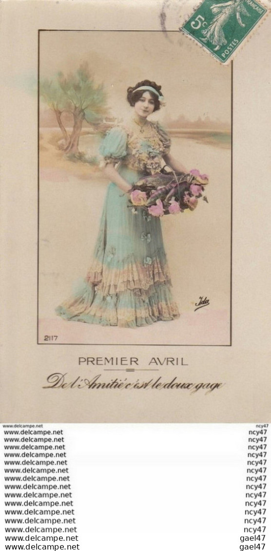 CPA 1er AVRIL. Fantaisie,  Jolie Femme Robe Tulle à Dentelle, Paysage De Campagne, Panière De Fleurs Et Poisson. ...T435 - 1er Avril - Poisson D'avril