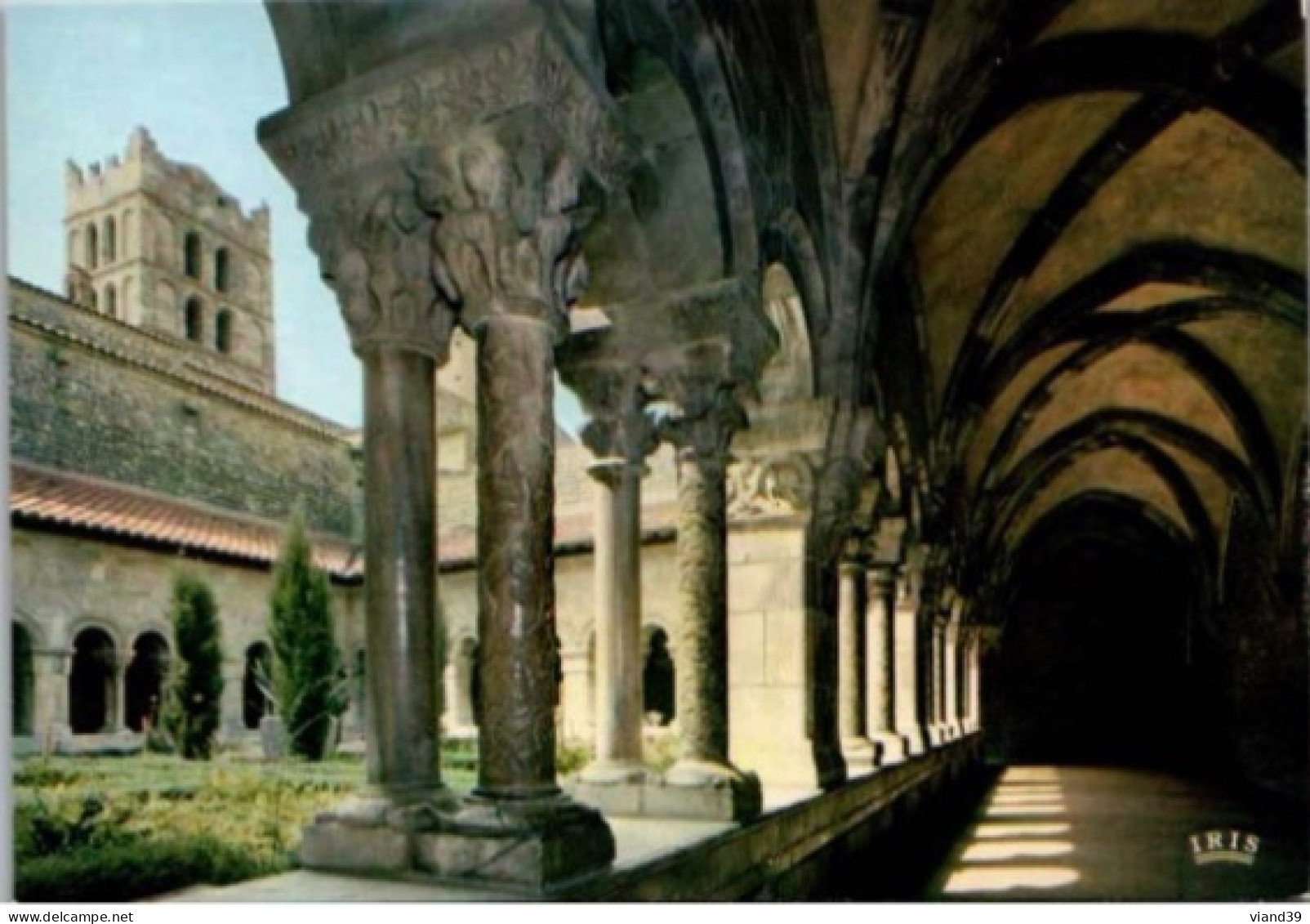 ELNE. -  En Roussillon. -  Le Cloître.XIIe Et XIV Siècles Et Clocher Cathédrale Sainte Eulalie. .      -  Non Circulée - Elne