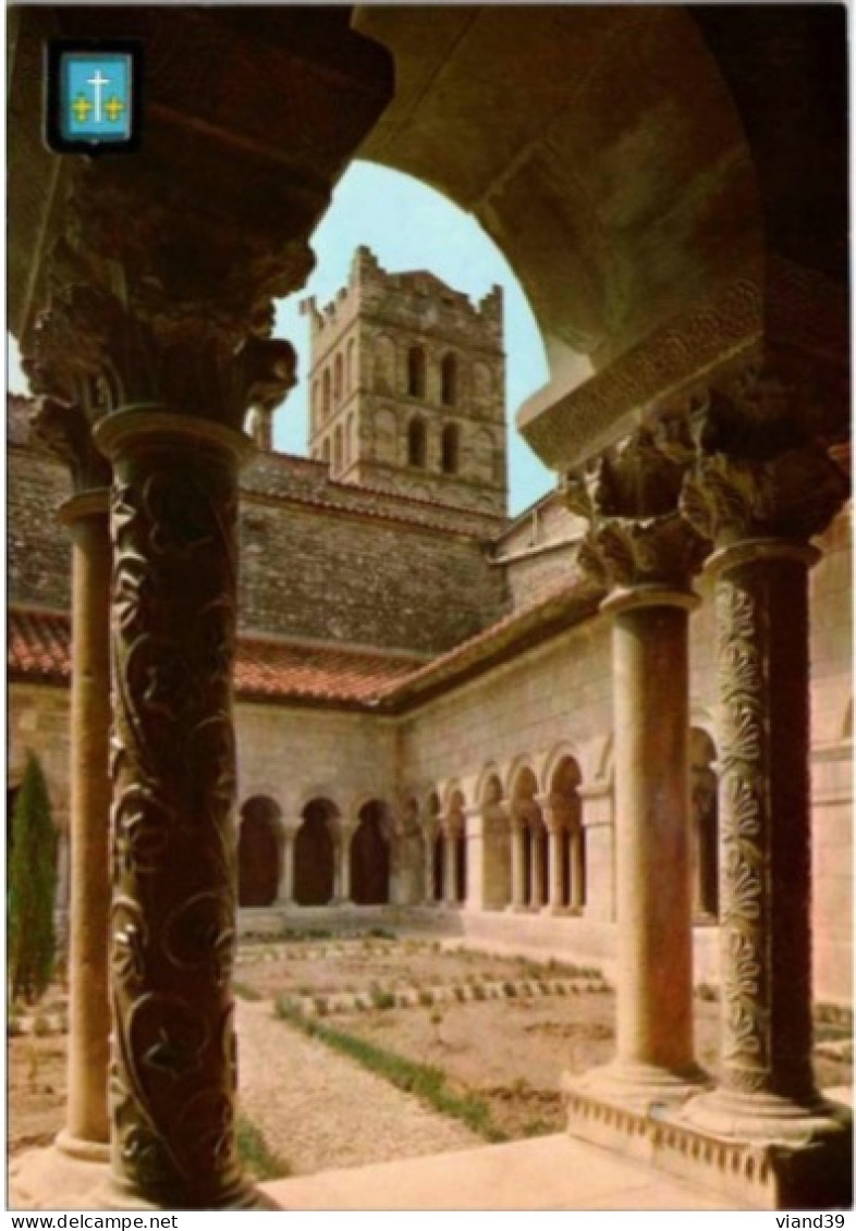 ELNE. -  En Roussillon. -  Le Cloître.XIIe Et XIV Siècles Et Clocher Cathédrale Sainte Eulalie. .      -  Non Circulée - Elne