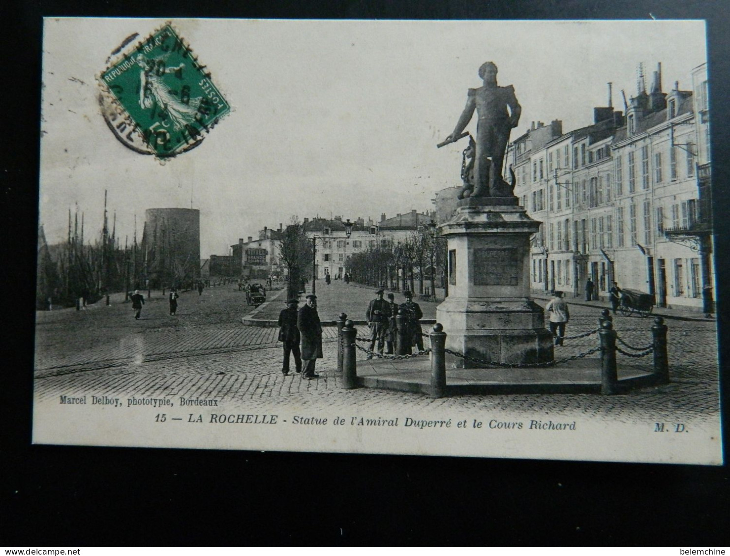 LA ROCHELLE                     STATUE DE L'AMIRAL DUPERRE ET LE COURS RICHARD - La Rochelle