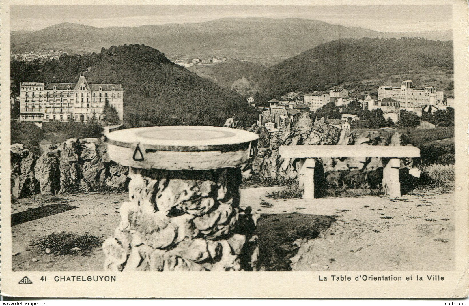 CPA -  CHATELGUYON - TABLE D'ORIENTATION ET LA VILLE - Châtel-Guyon