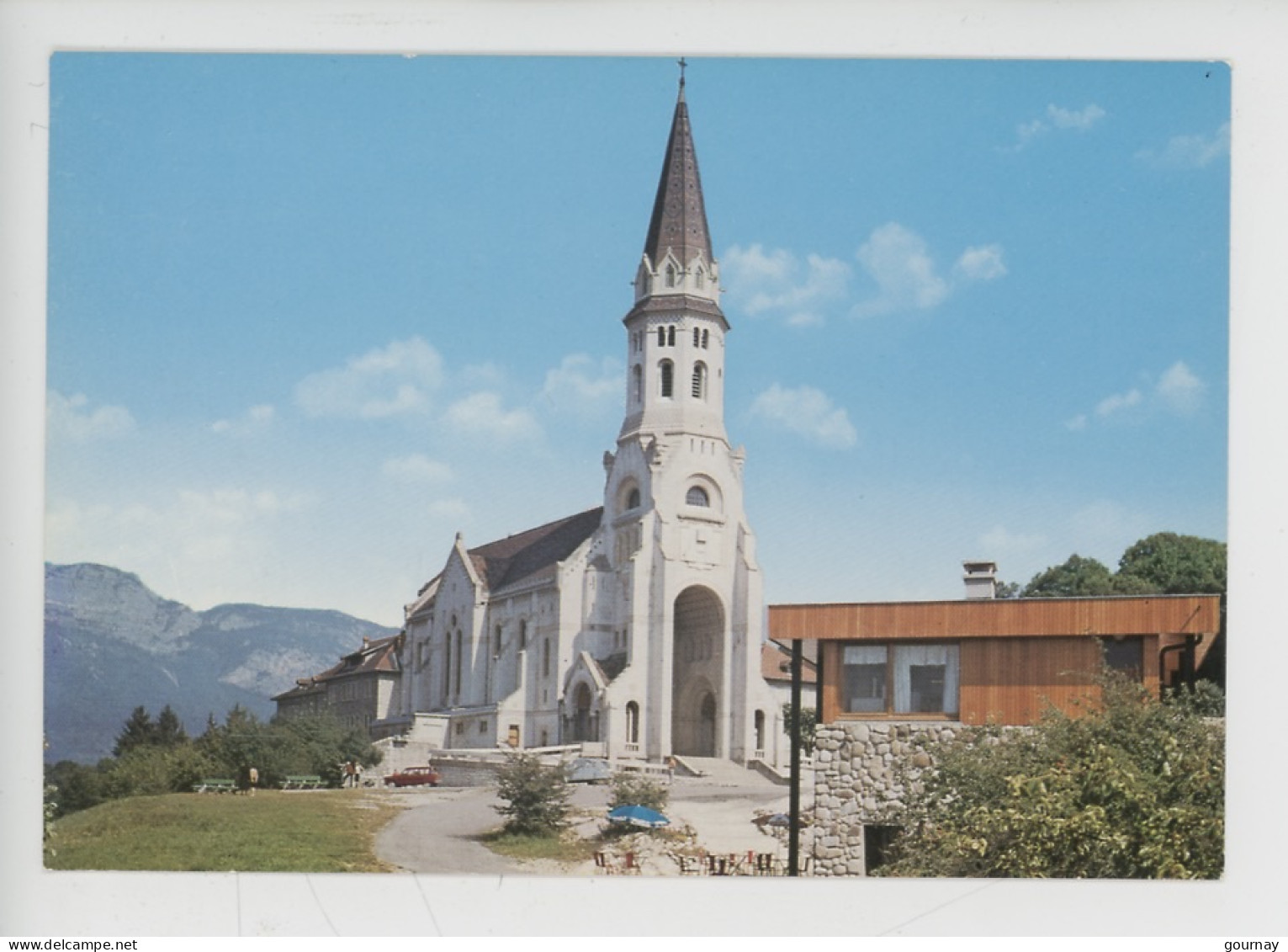 Annecy : La Basilique De La Visitation, Au 1er Plan, L'abri Du Pelerin - Annecy