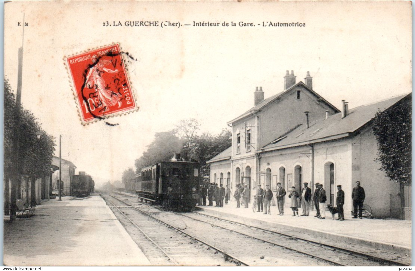 18 LA GUERCHE - Intérieur De La Gare - L'automotrice - La Guerche Sur L'Aubois