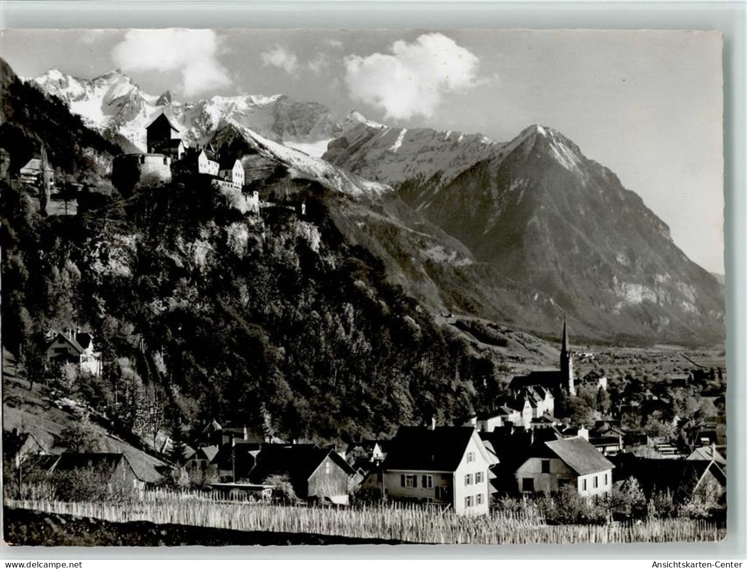 11016605 - Schloss Vaduz  Und Der Ort 1956 Foto AK - Liechtenstein