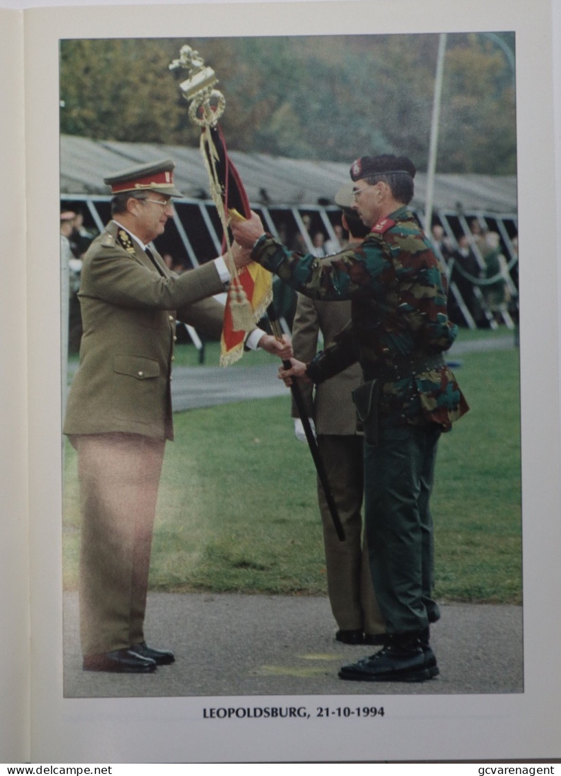 REGIMENT GIDSEN  REGIMENT DES GUIDES. 1831 _ 1995 = GOEDE STAAT = 60 BLZ = 30X 21 CM  ZIE AFBEELDINGEN - Balen